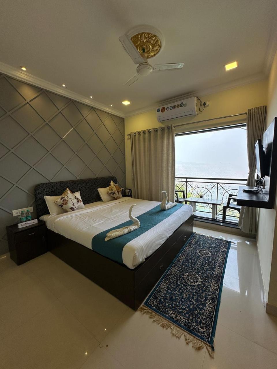 Deluxe Room,1748430932:JPEG