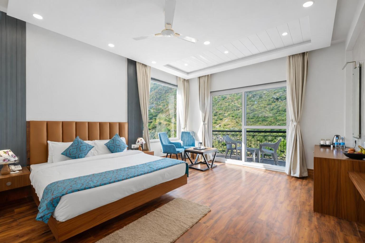 Luxury Room with Balcony