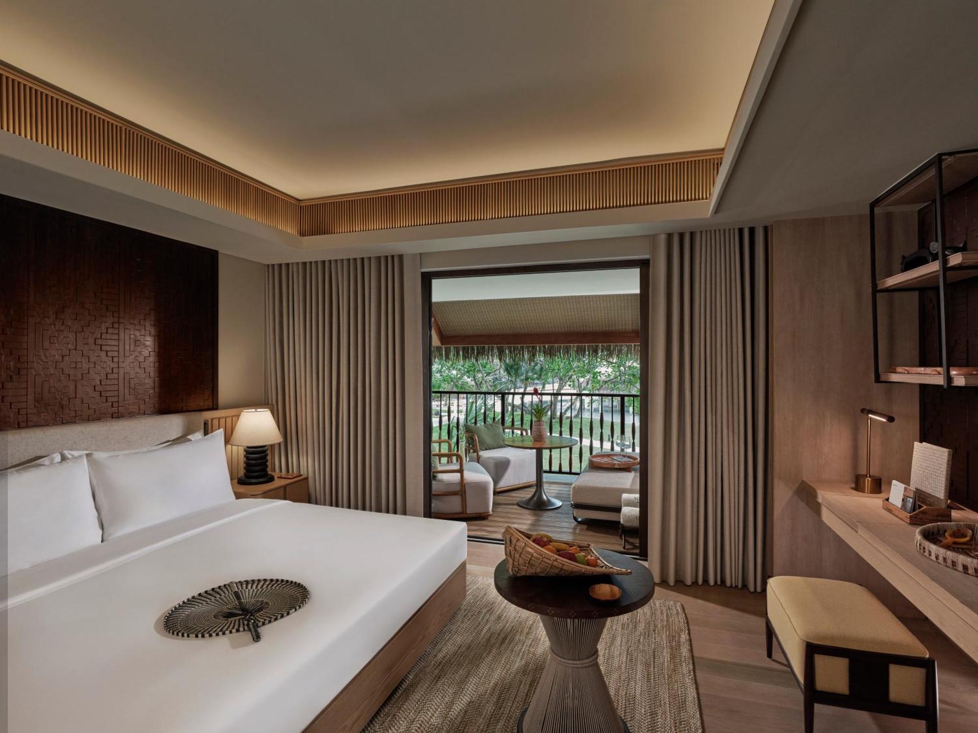 1 King Bed Forest Room