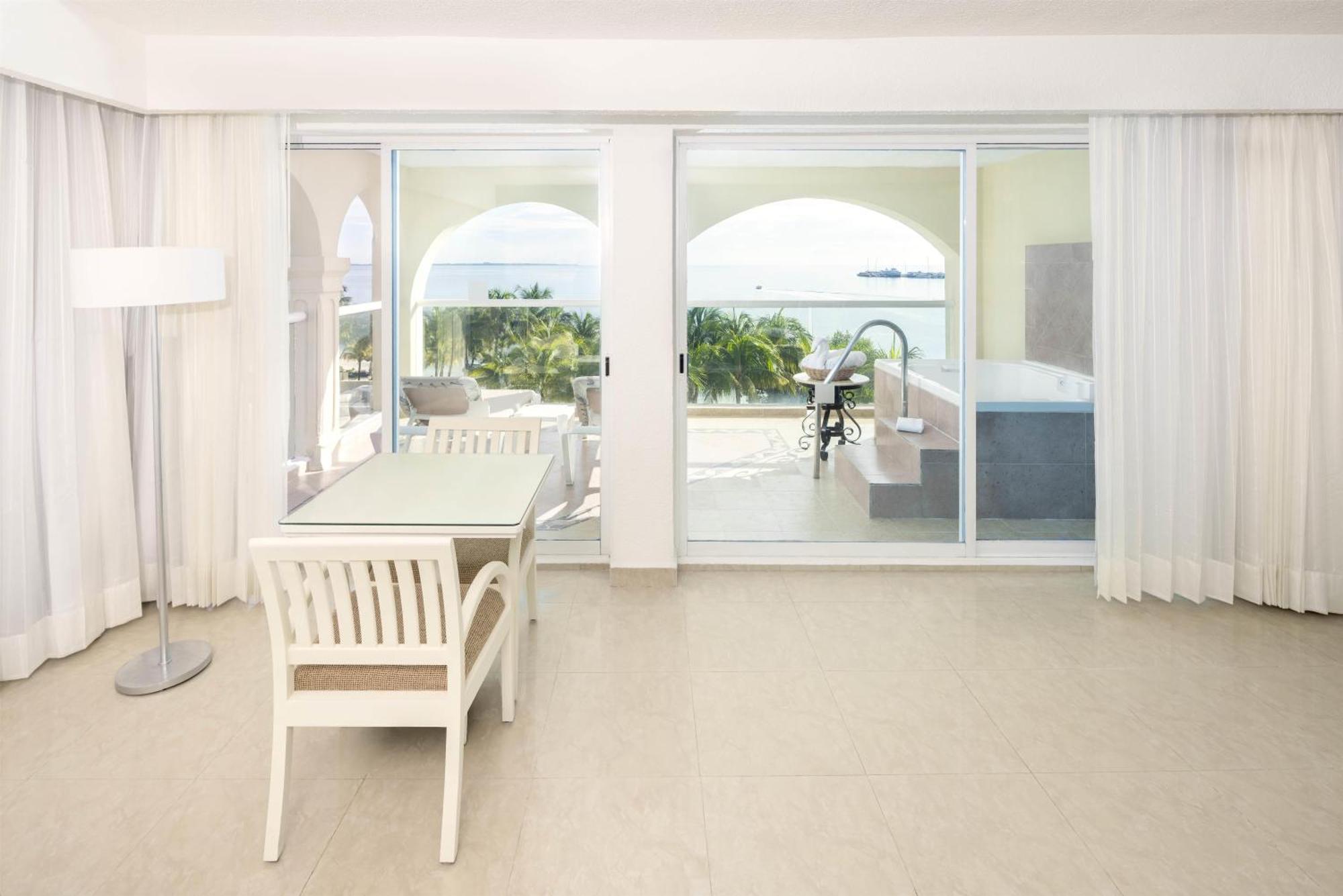 Junior Suite Front Ocean View