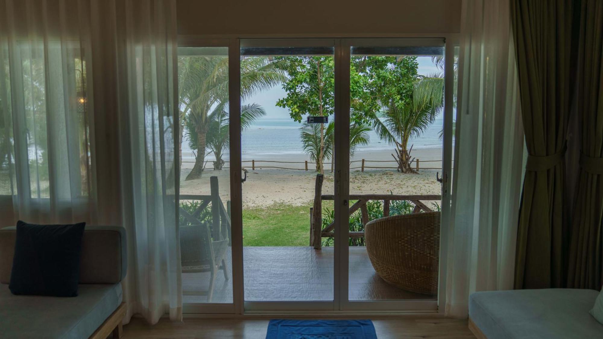 Deluxe Beach Front Villa,1756565407:JPEG