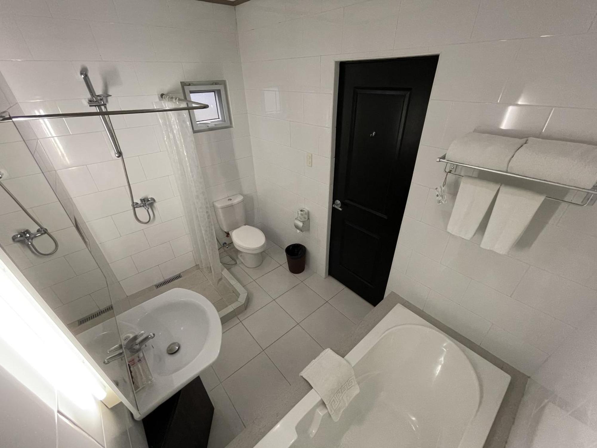 Standard Queen Room,1756587184:JPEG