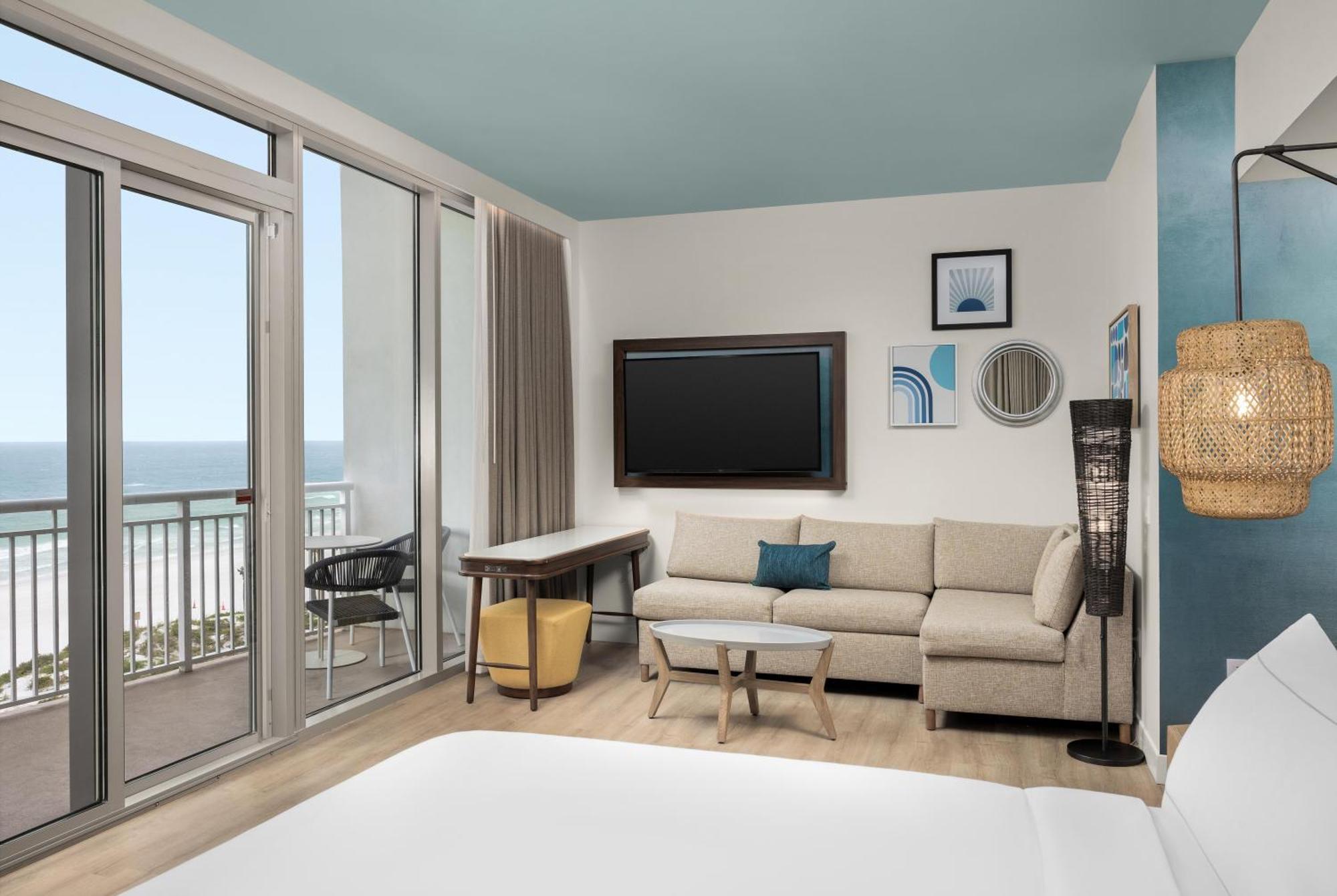 Superior King Room with Balcony and Oceanfront