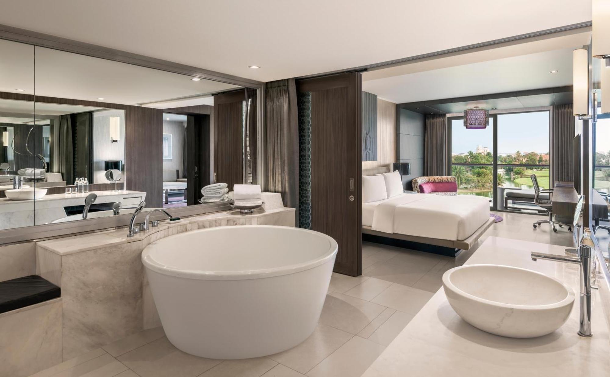 King Deluxe Suite Golf View