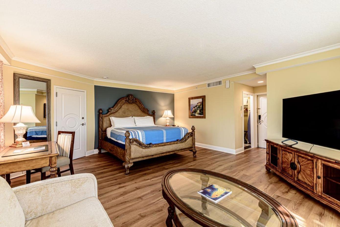 Superior King Room with Bay View - Non-Smoking