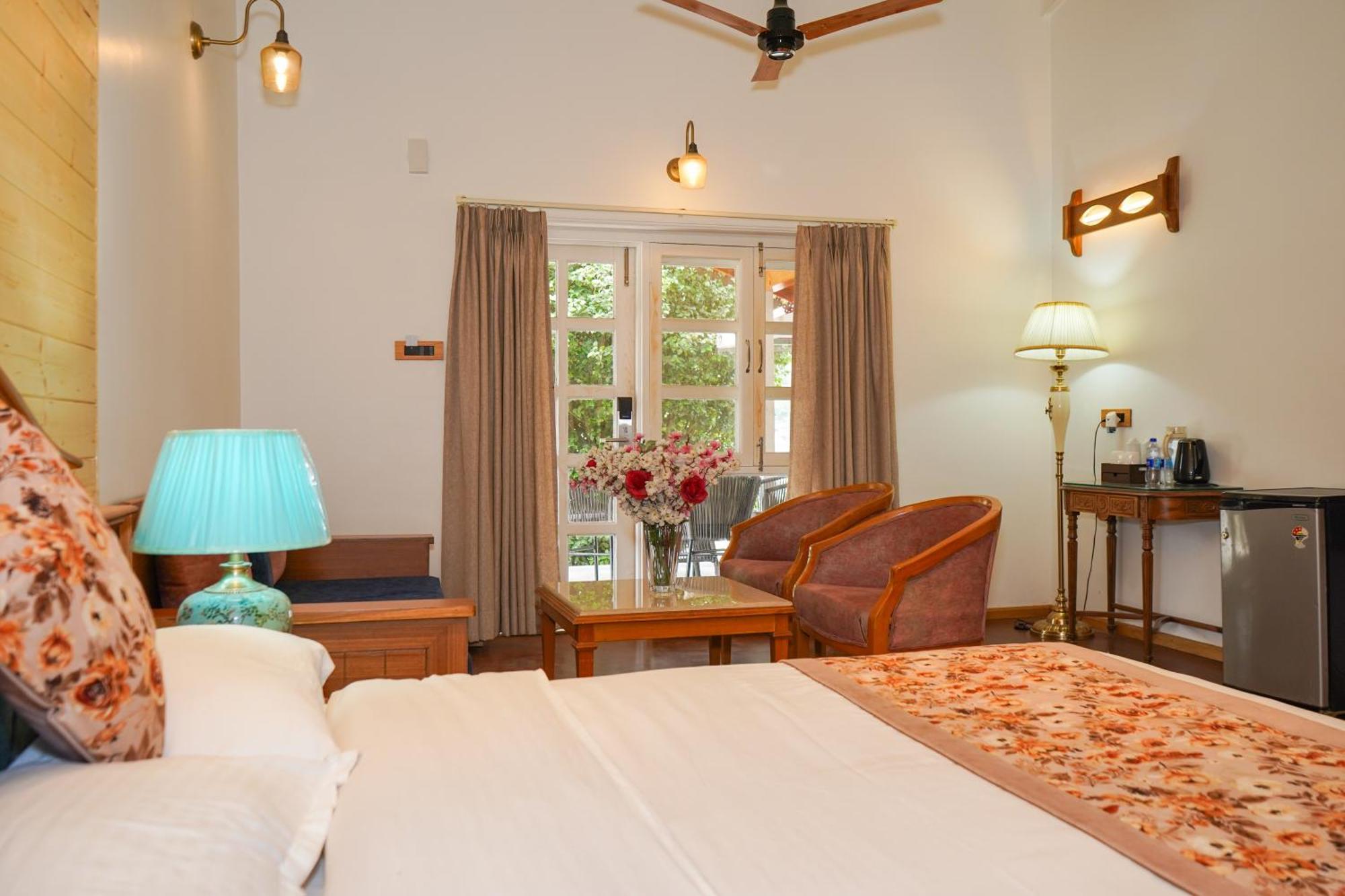 Executive Cottage with Lake View on Ground Floor