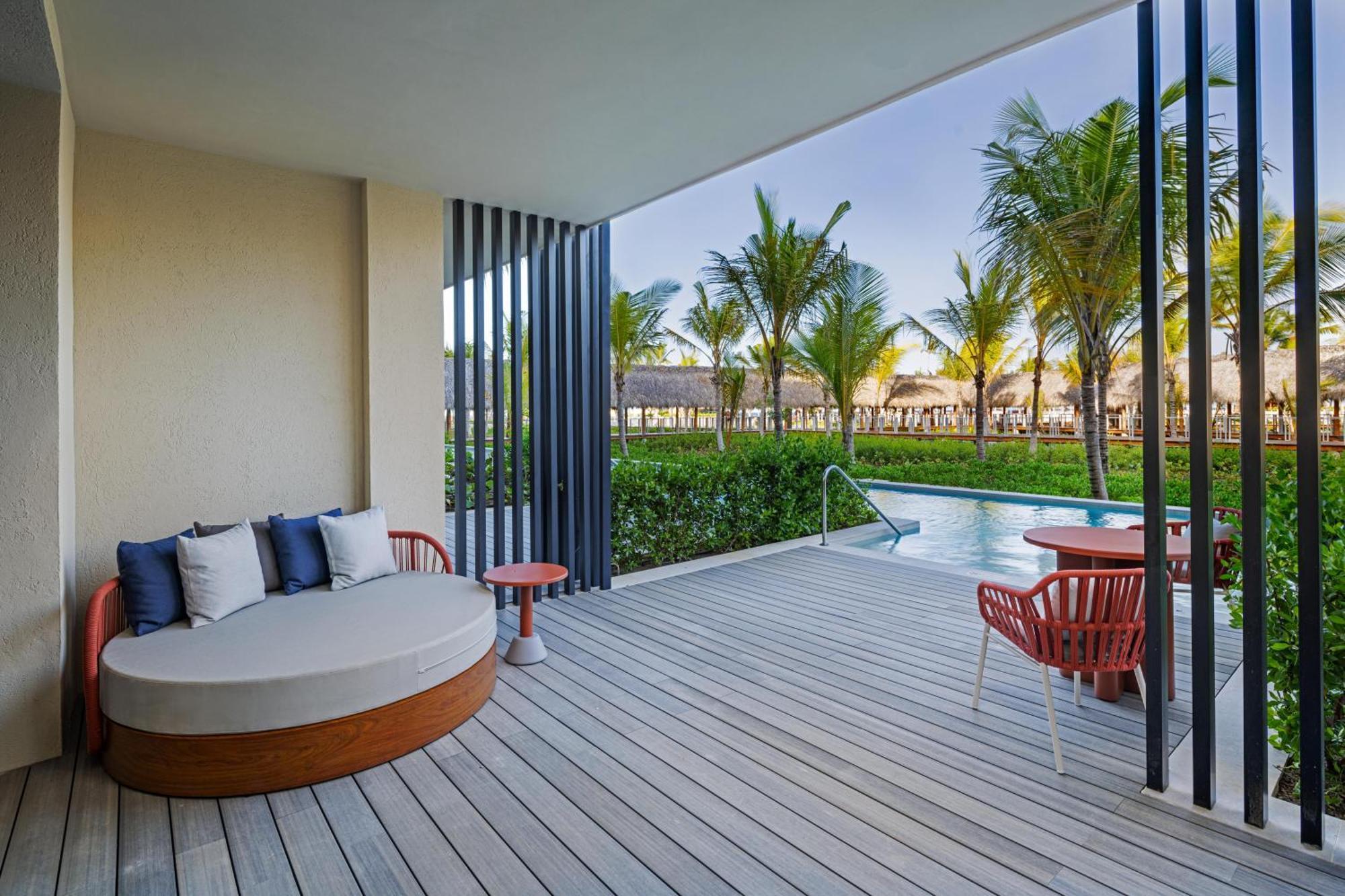 W Suite, Adult All-Inclusive, 2 King, Swim-up