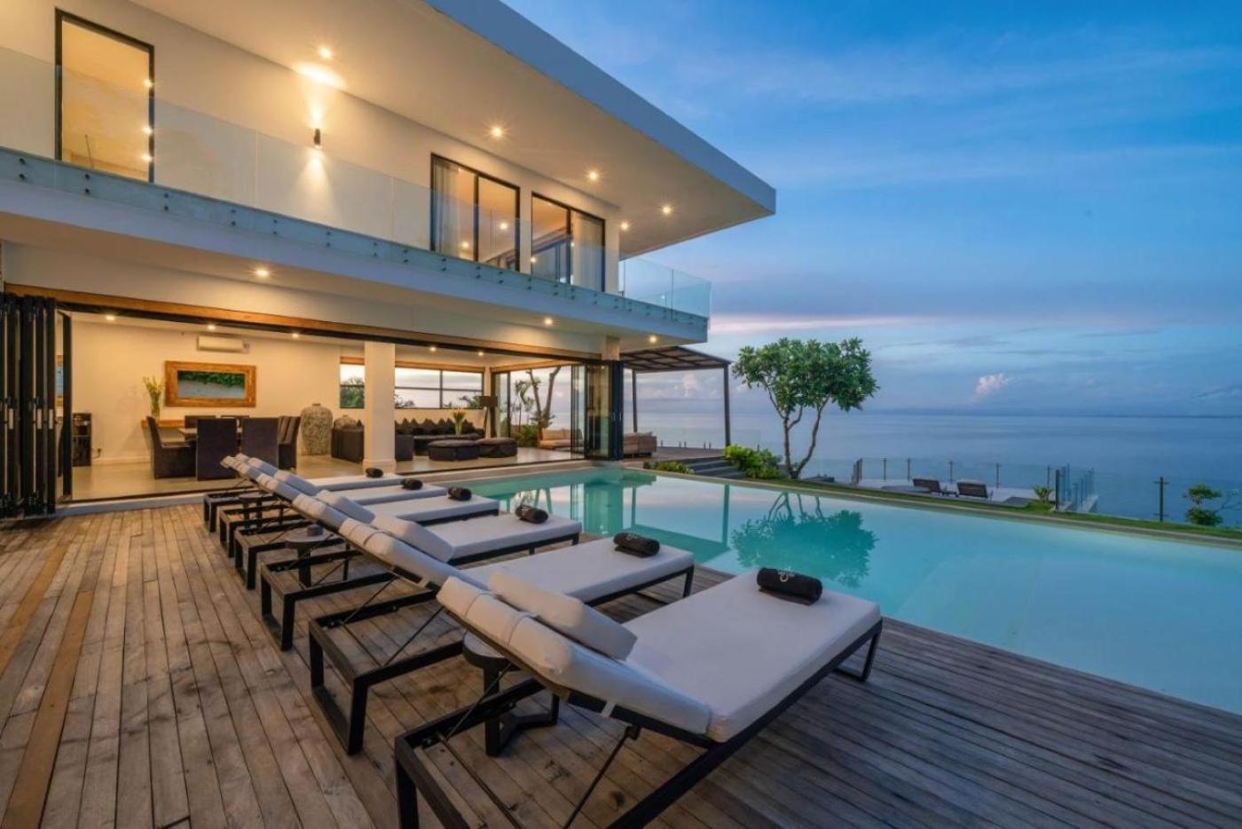 Five-Bedroom Villa with Private Pool and Sea View