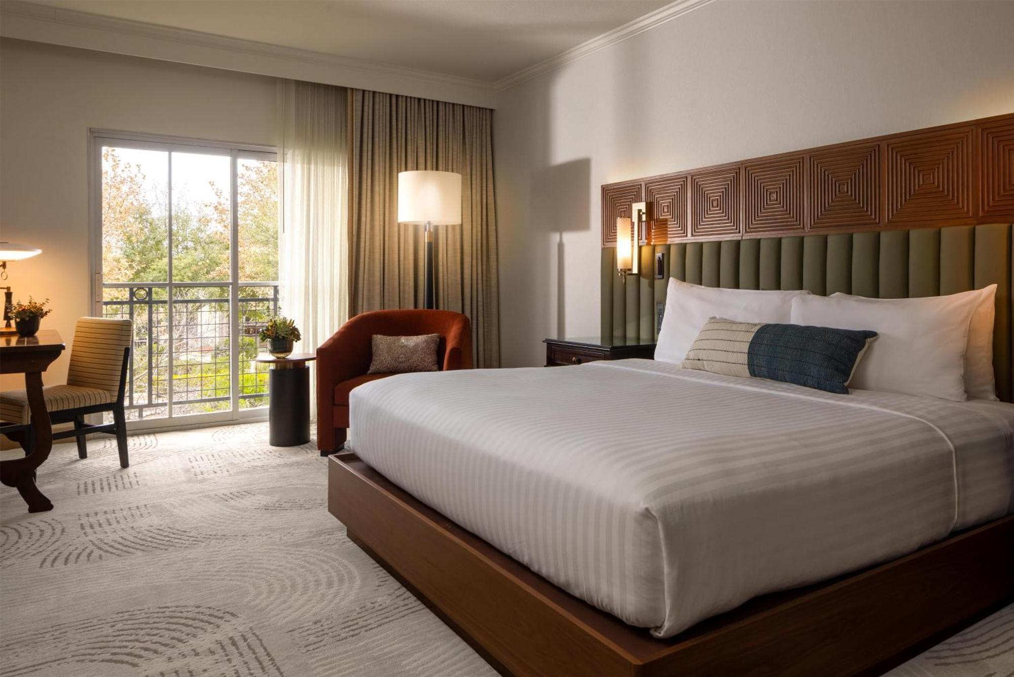 Deluxe King Room City View,1765345035:JPEG