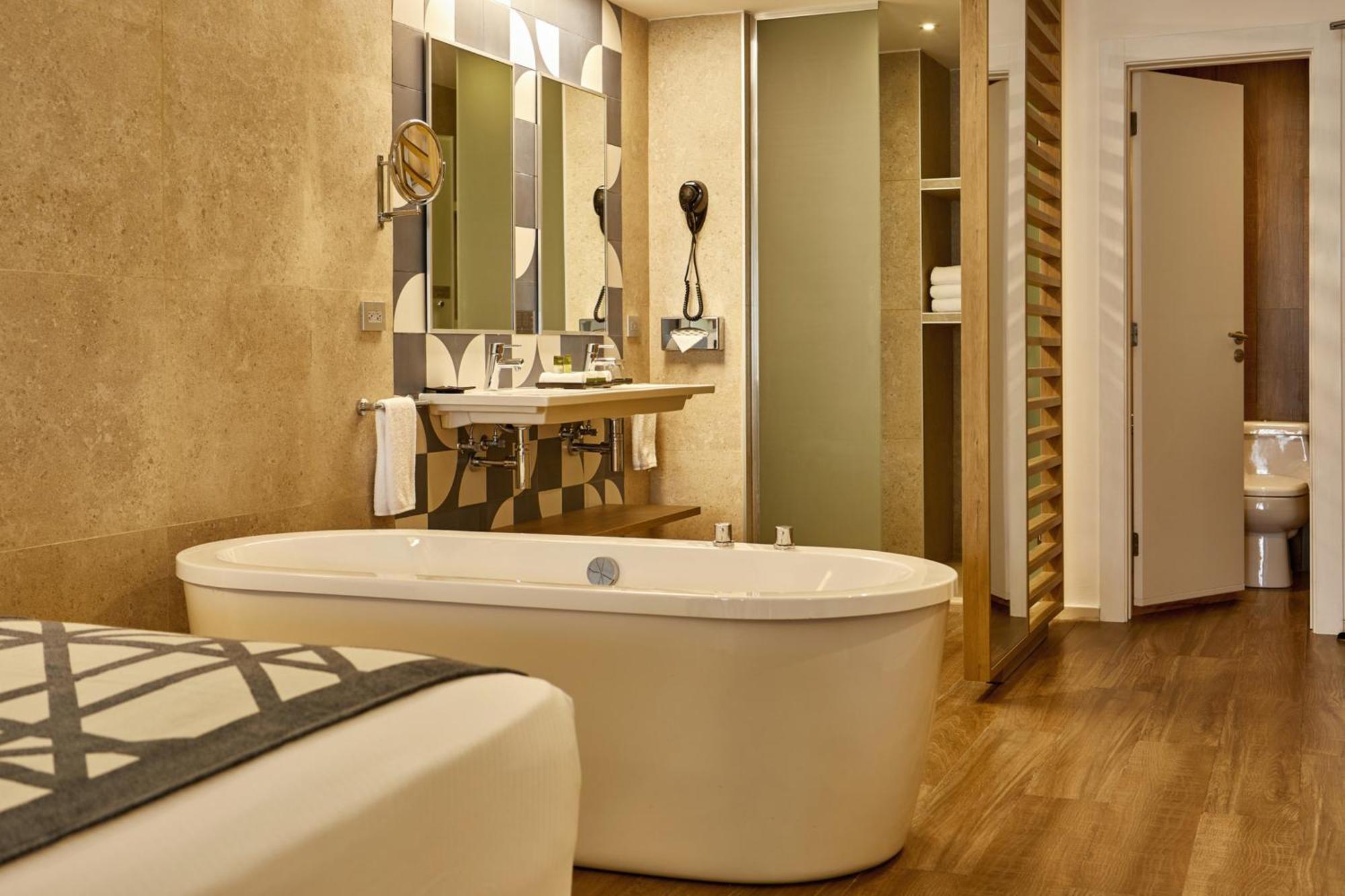 Large Junior Suite