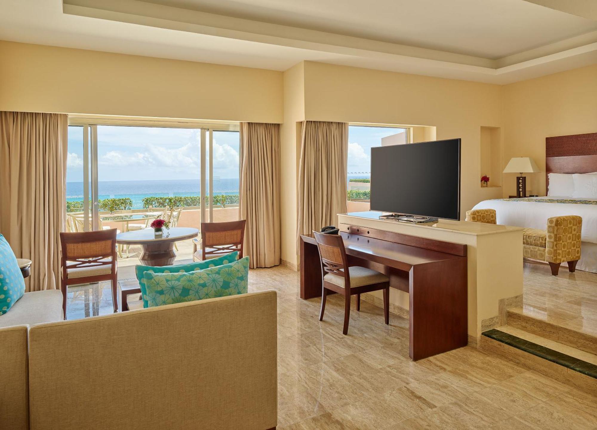 Infinite Ocean Front Honeymoon Master Suite