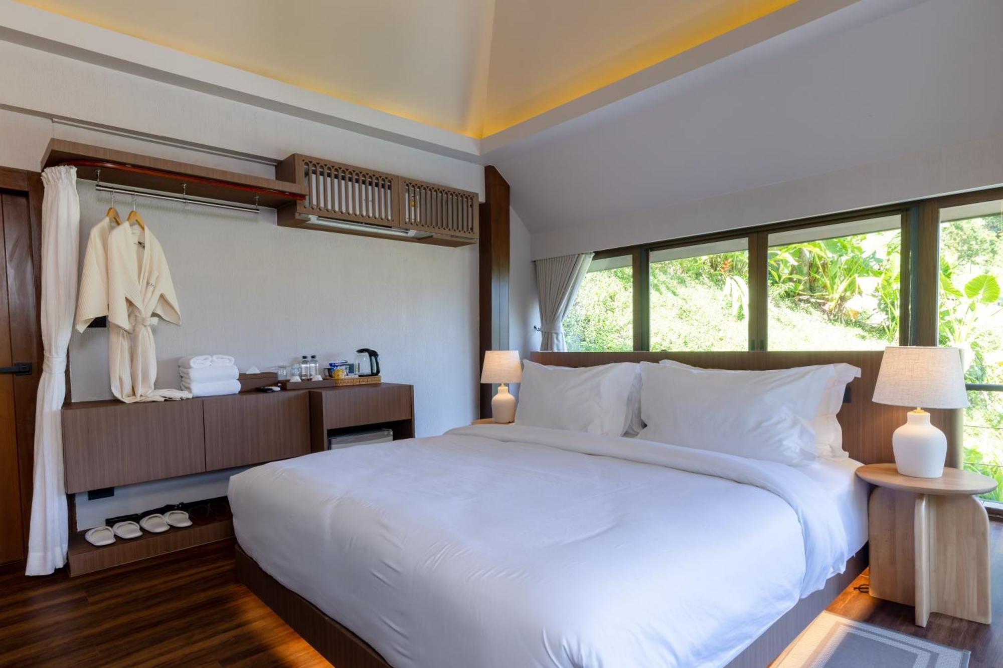 Superior King Room