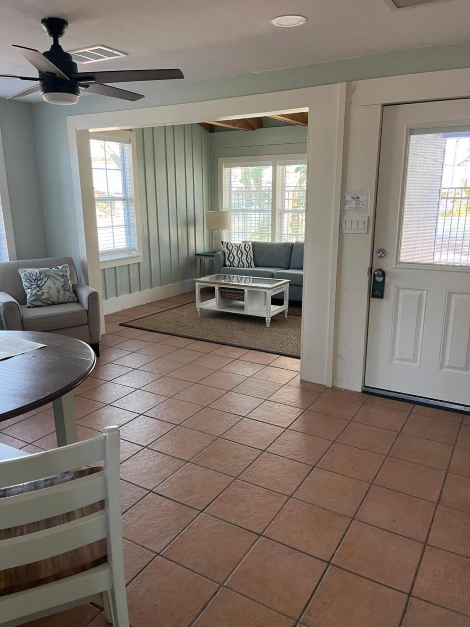 Queen Suite with Pool View