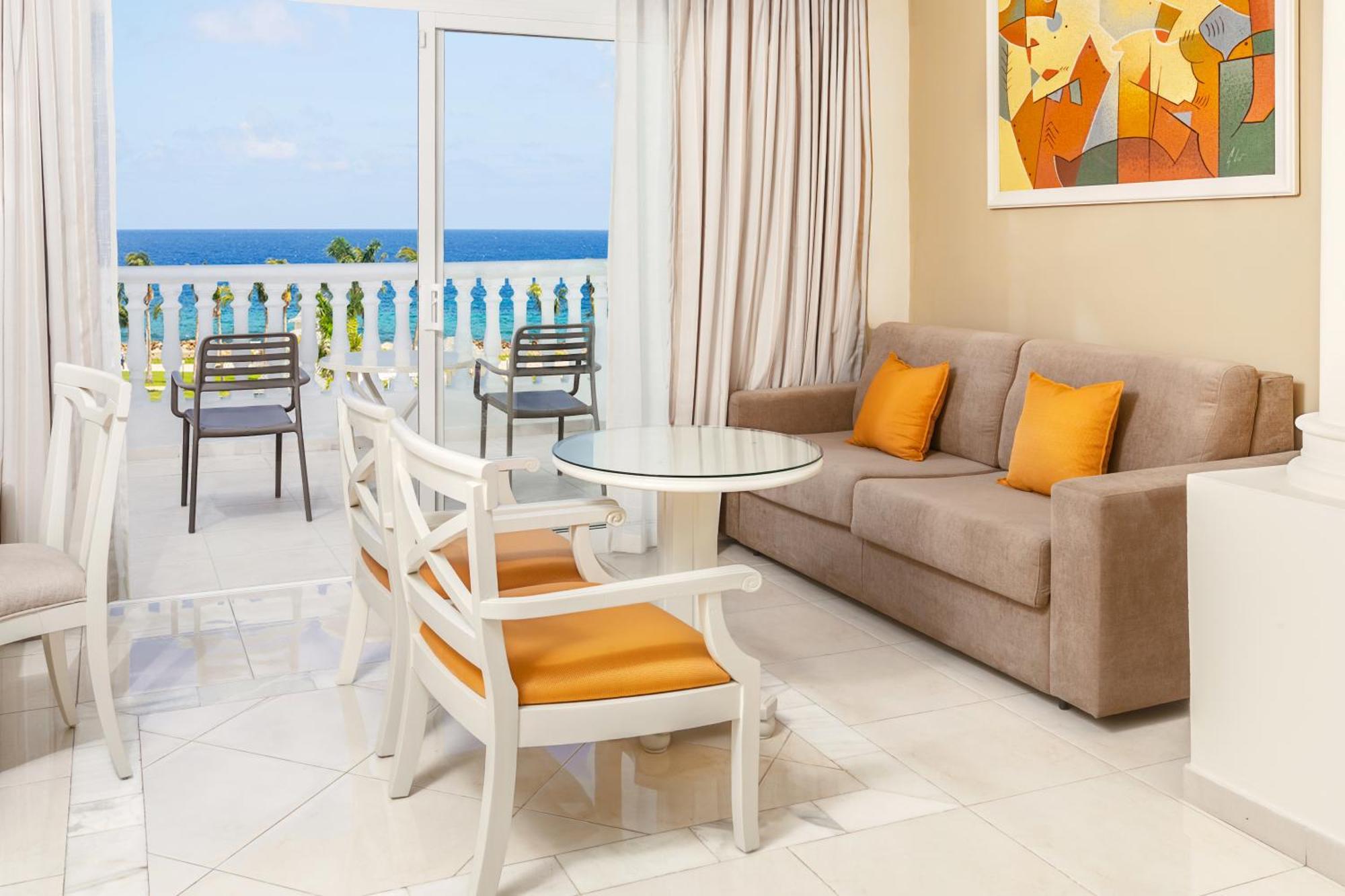 1 King Bed Ocean Front Deluxe Junior Suite SGL