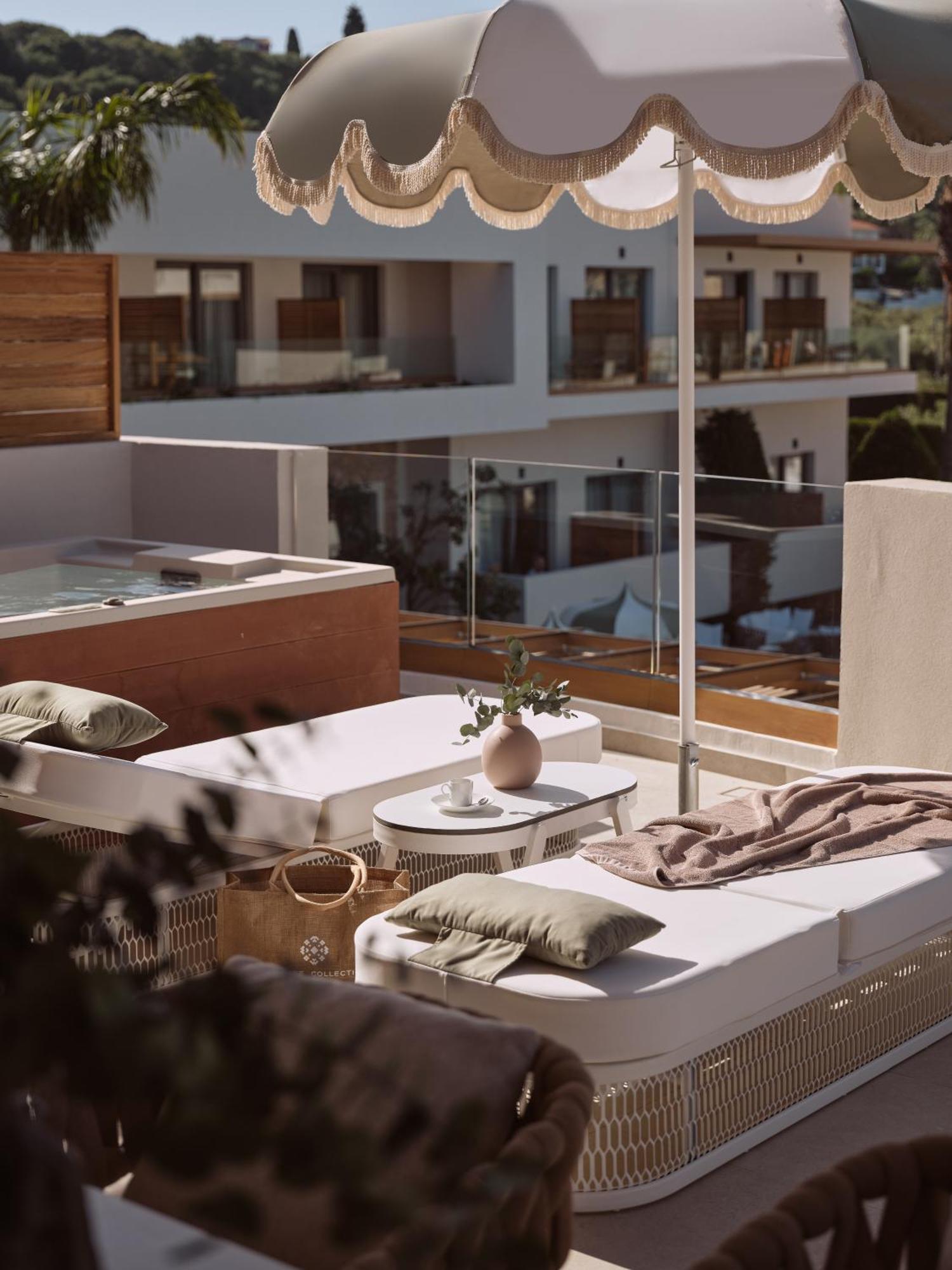Superior Suite Private Outdoor Hydromassage