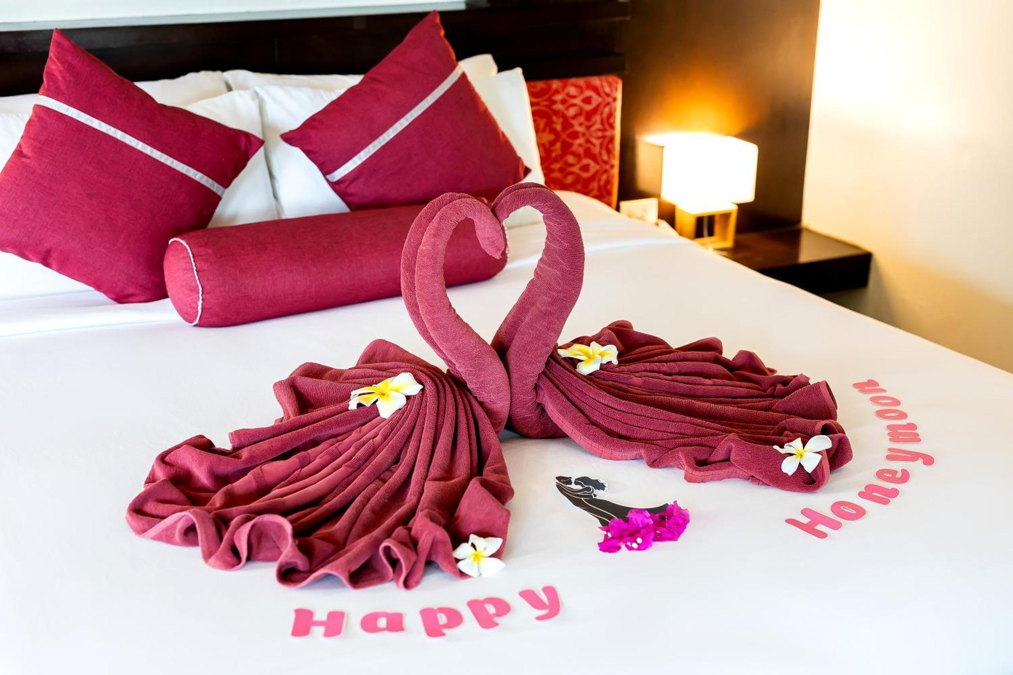 Superior Honeymoon Suite
