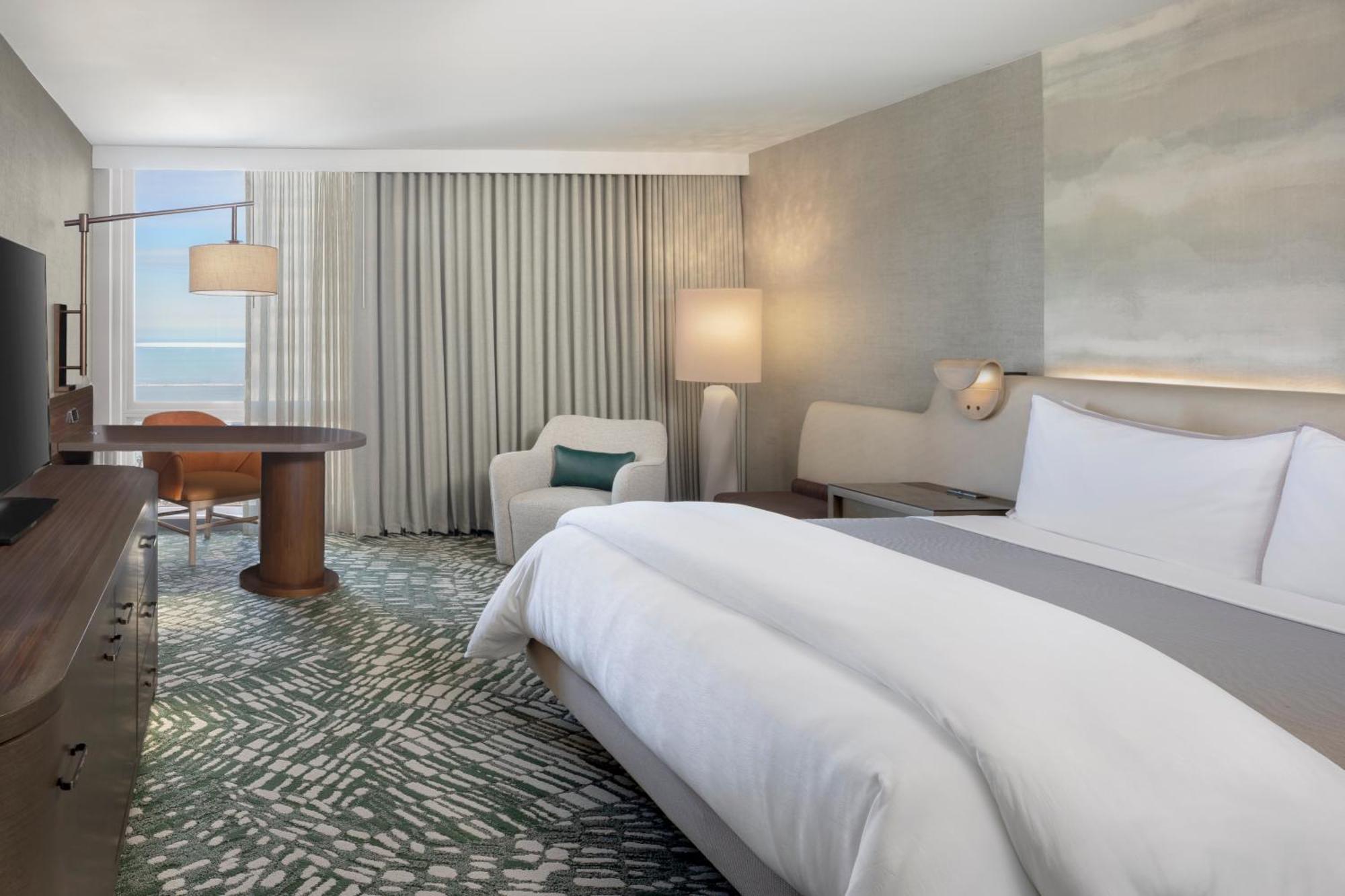 Standard King Room with Roll-in Shower - Mobility and Hearing Accessible