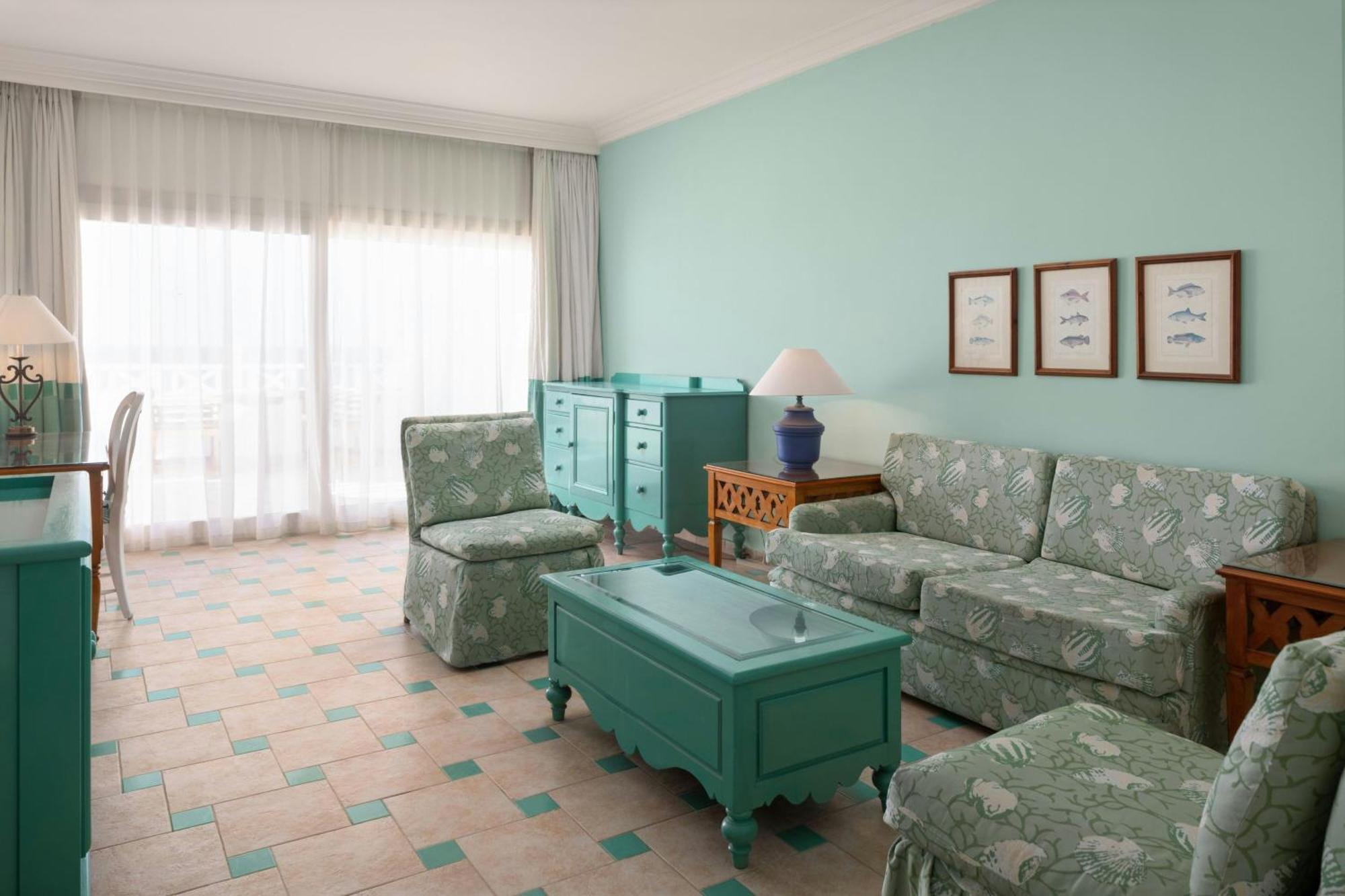 One-Bedroom Junior Suite Two Single Beds Corner Balcony Sea View High Floor