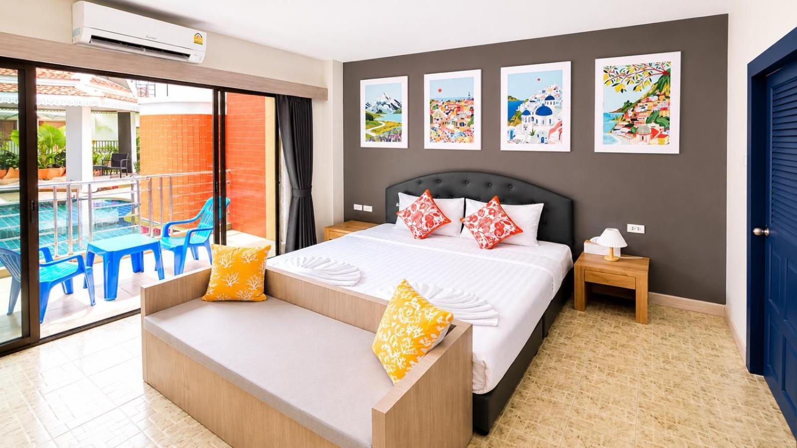 Double Room with Pool Access