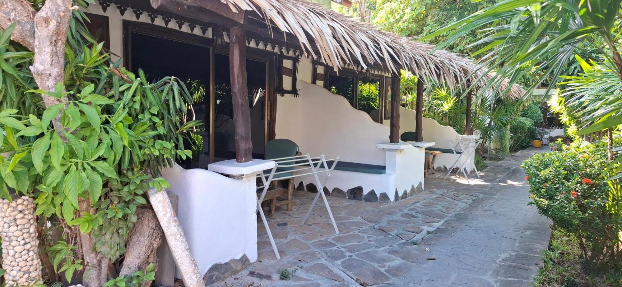 Deluxe Room (2 Adults + 1 Child)