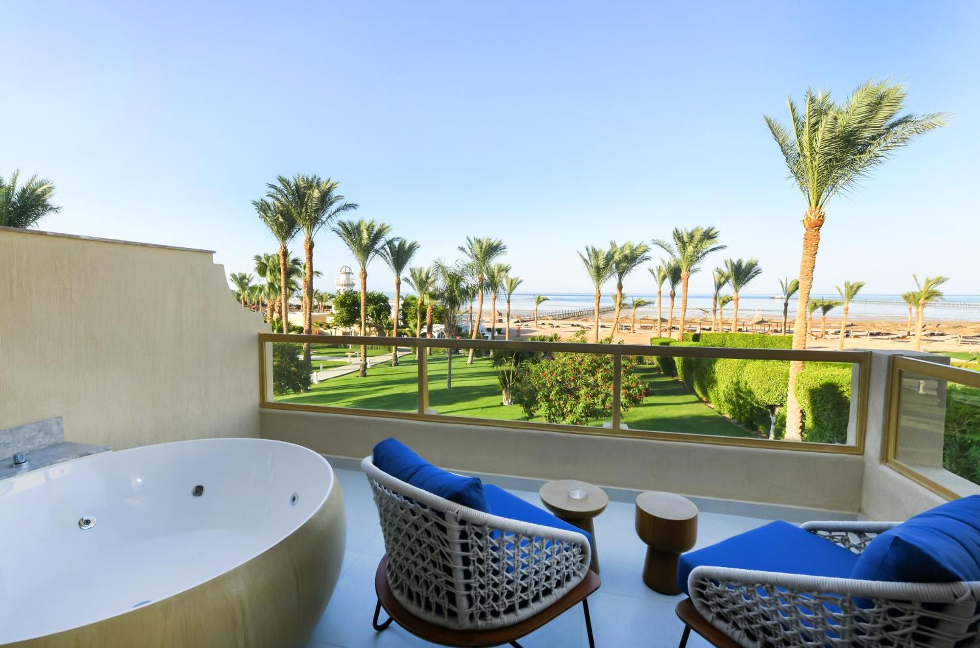 Beach Front Jacuzzi Suite,1772952169:JPEG