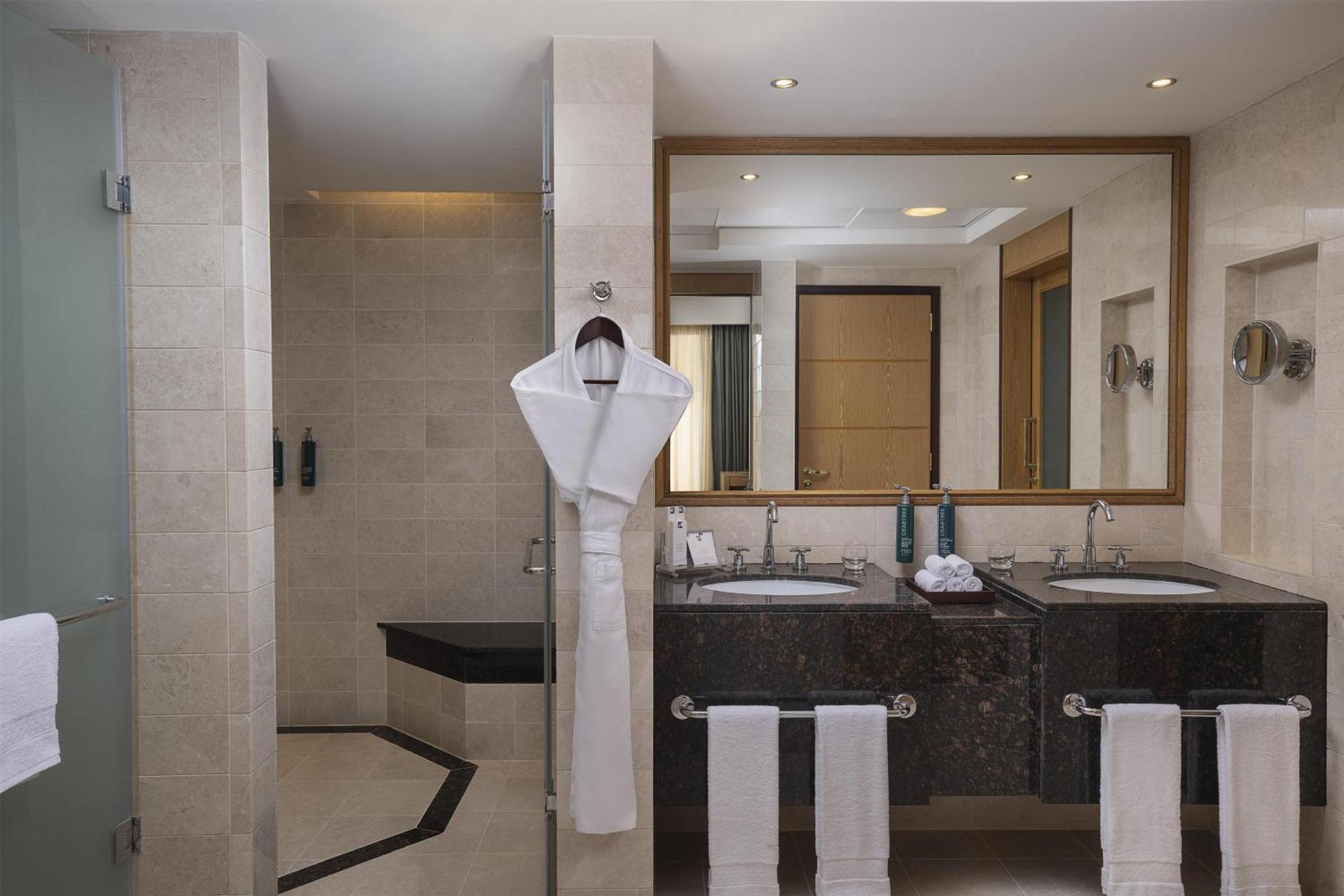 One-Bedroom Twin Suite Sea View