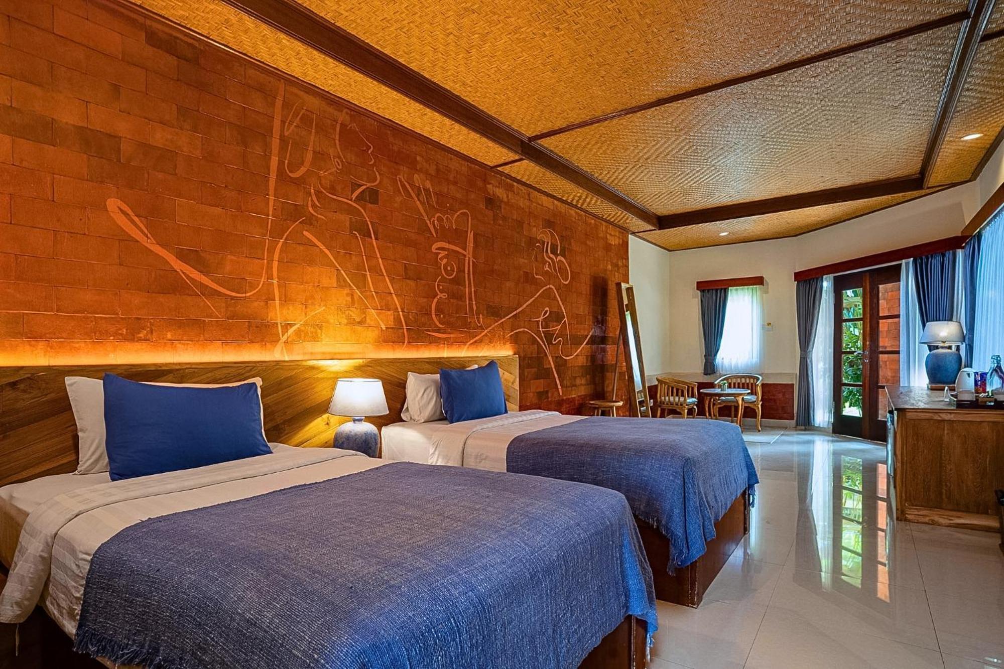 Deluxe Room Balinese Morning Life