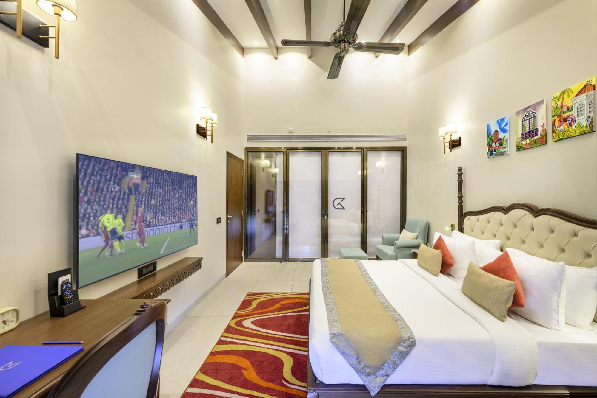 Junior Suite - 1 King Bed - 20% Discount on F&B, SPA & Laundry - Early check in and late checkout of 2 hours - subject to availability - Happy Hour on House Brands BUY 2 GET 1 FREE from 4 PM to 7 PM