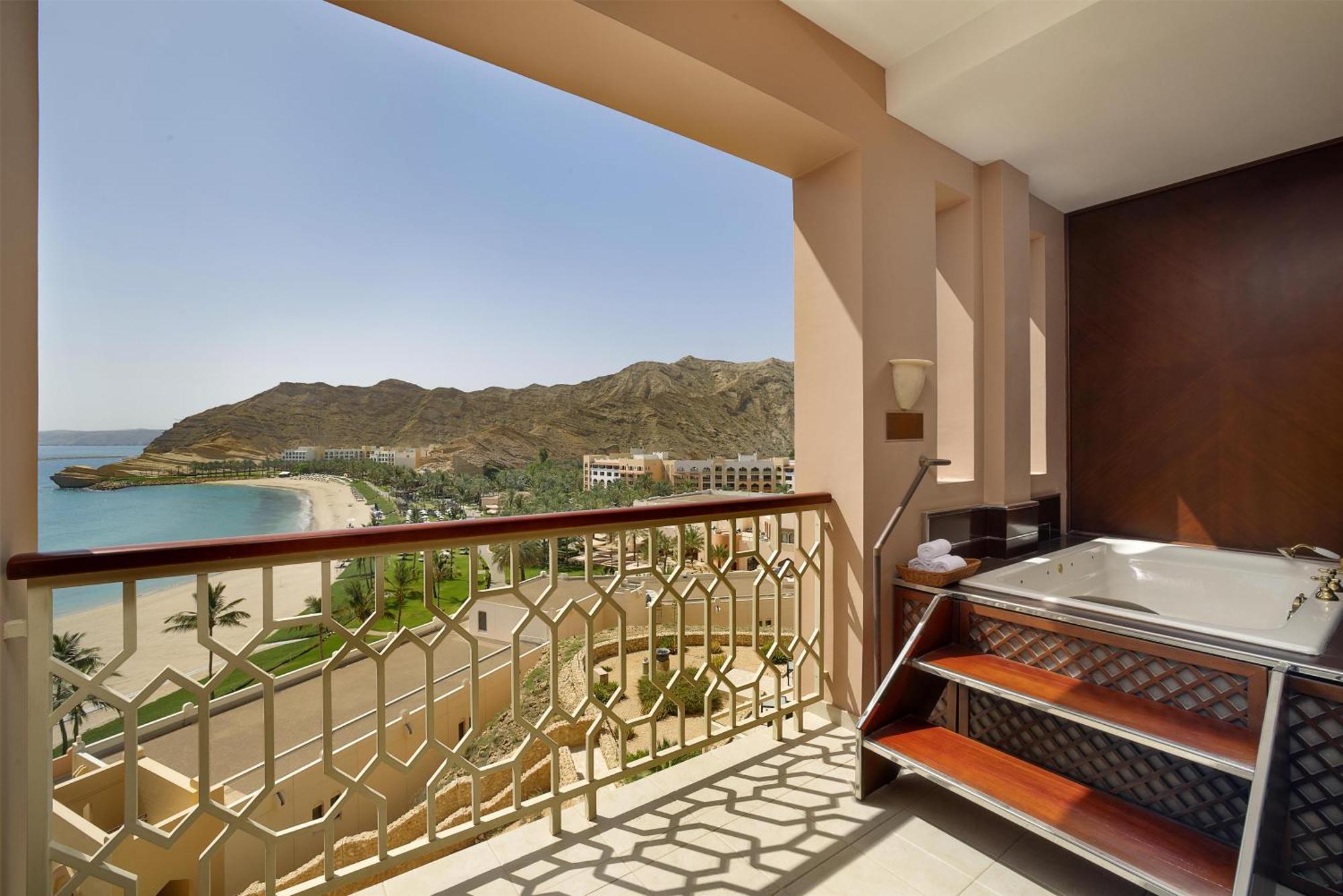 One-Bedroom Deluxe King Suite Sea View