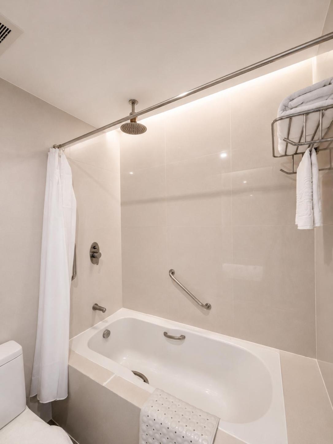 Deluxe King Room with Sea View