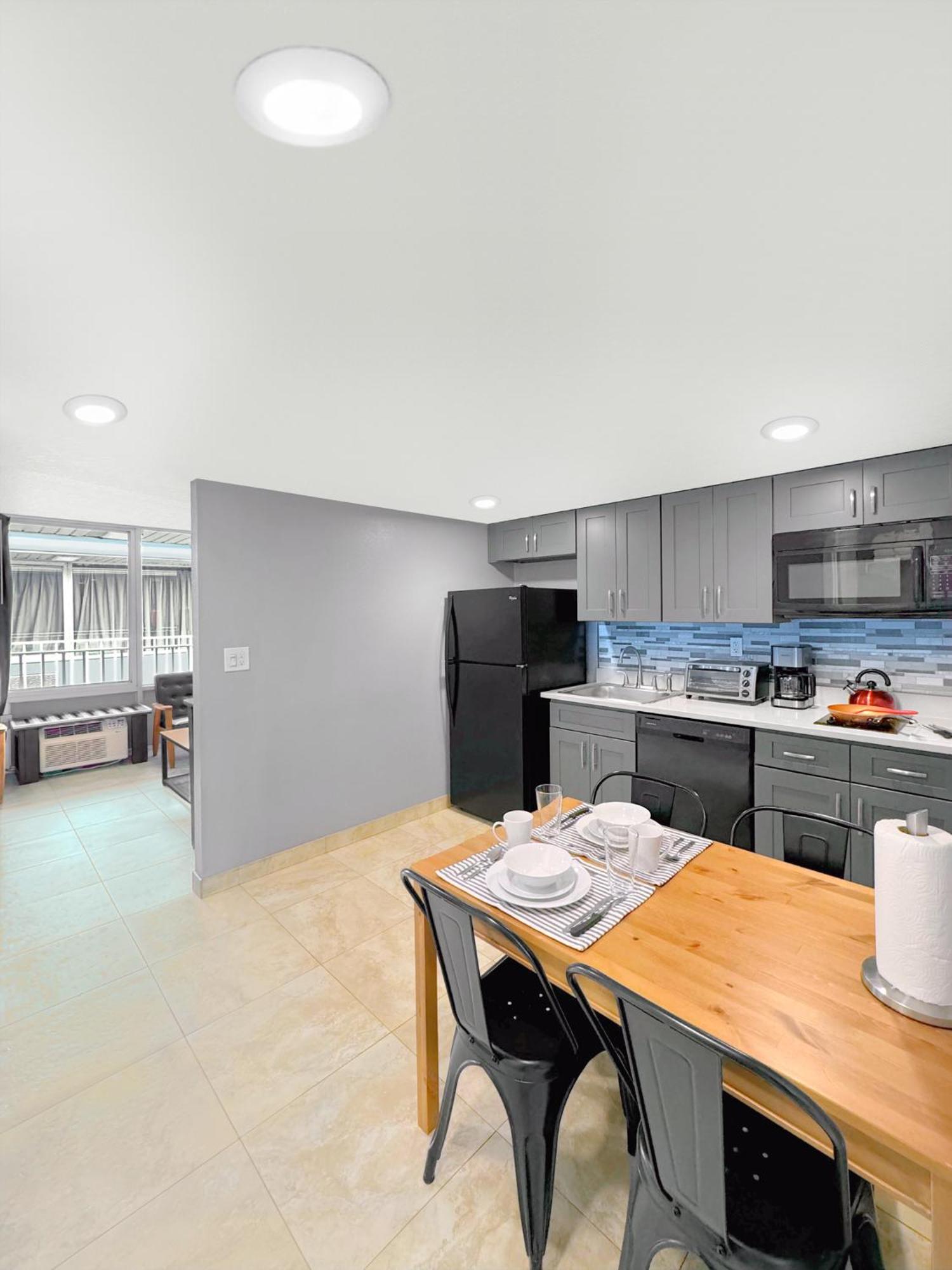 Three-Bedroom Suite,1774432226:JPEG