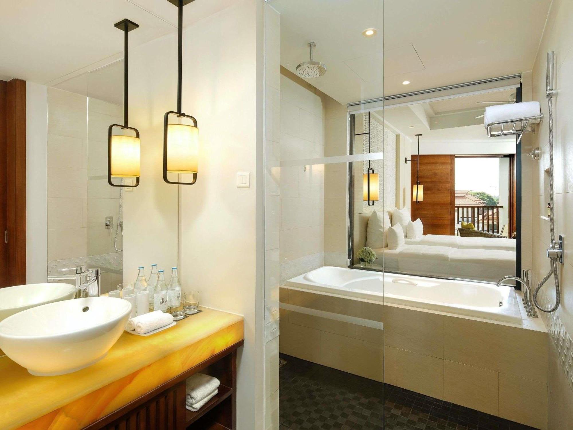 Deluxe Two Single Beds Room Ocean View
