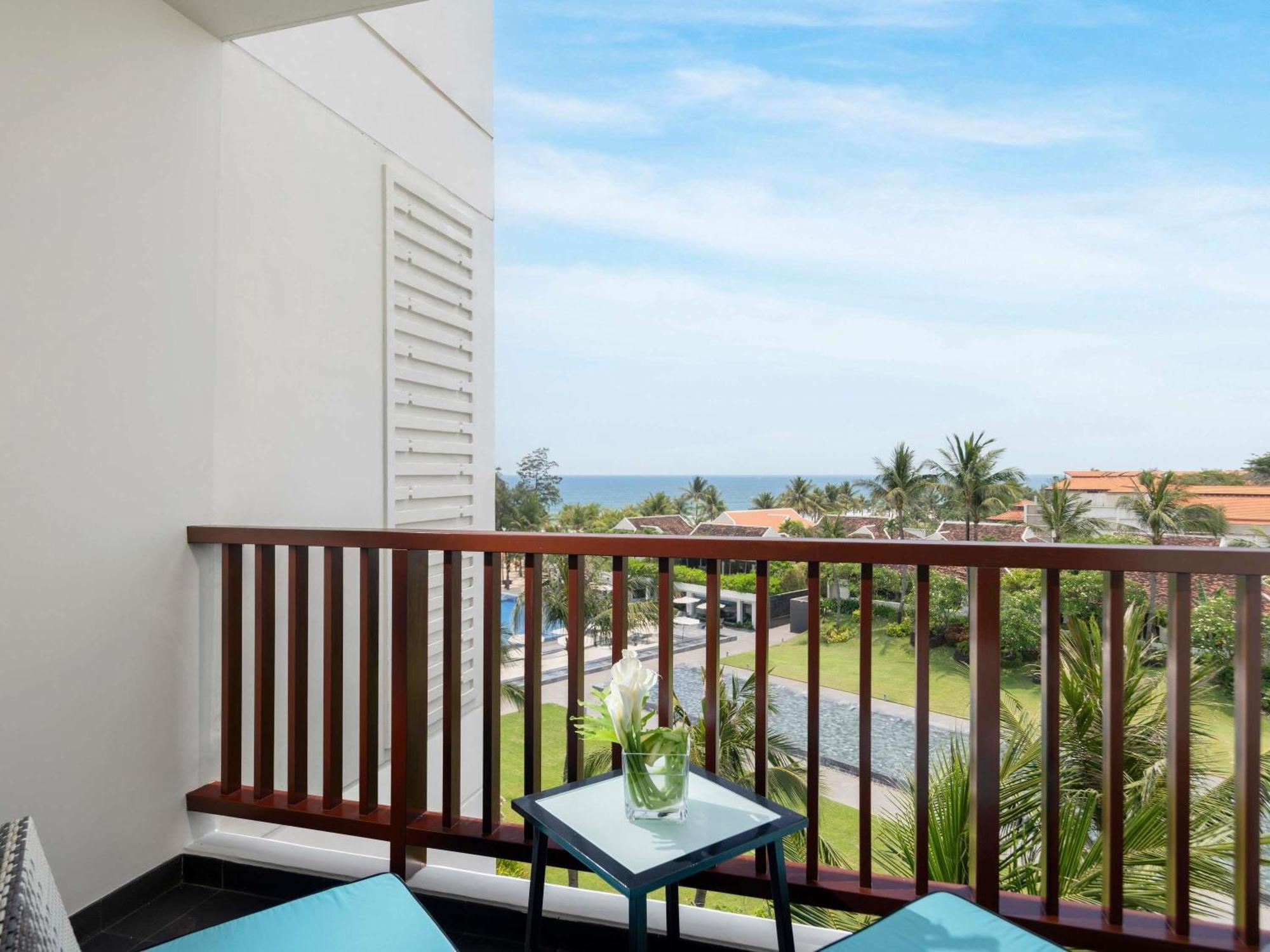 Deluxe Two Single Beds Room Ocean View