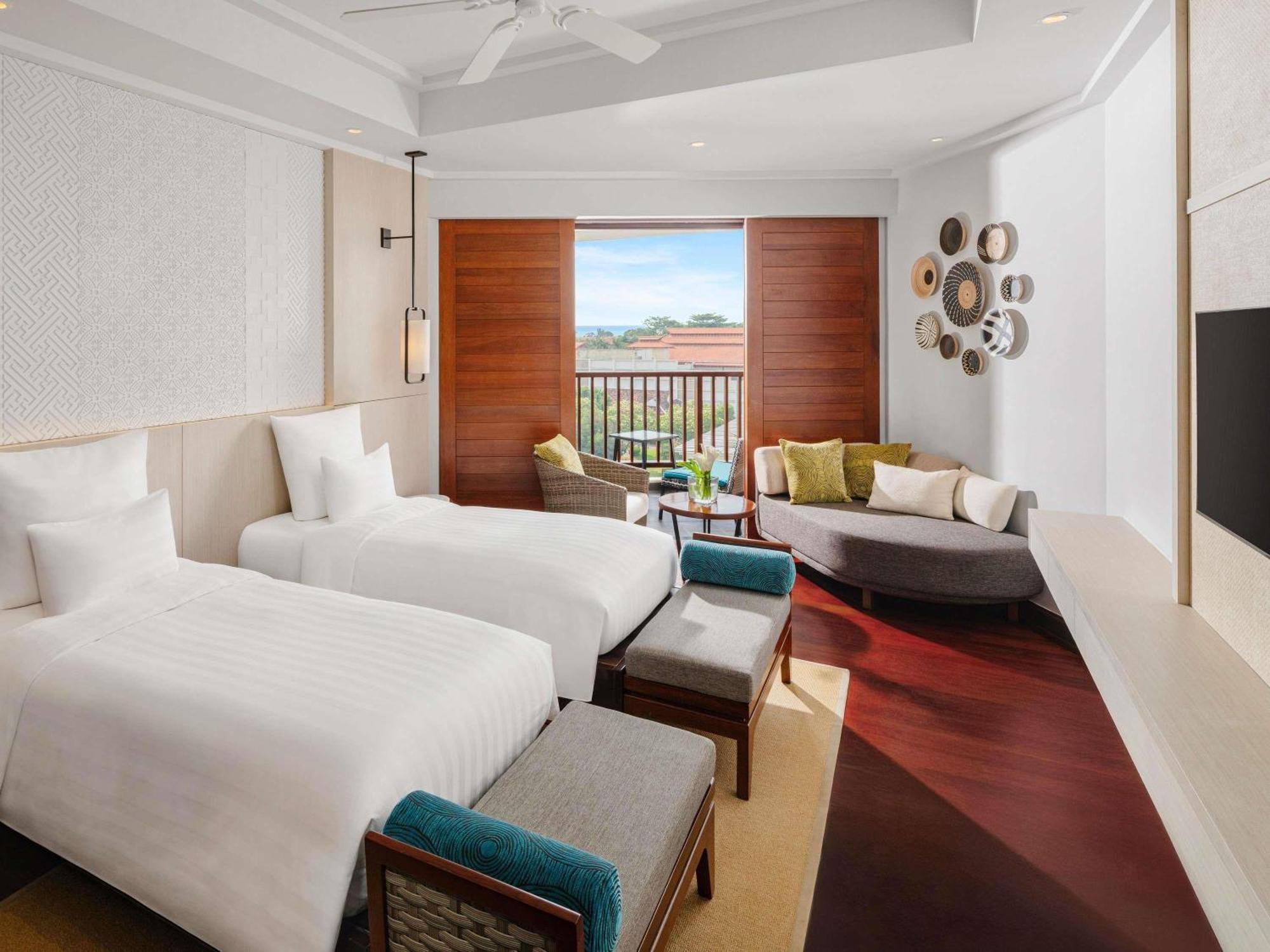 Deluxe Two Single Beds Room Partial Ocean View