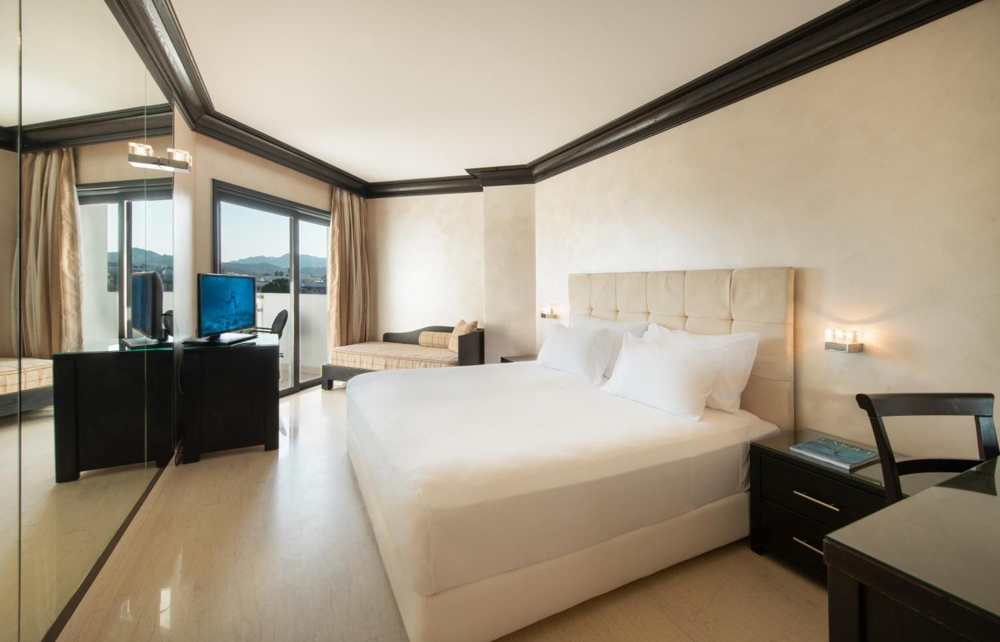 Standard Twin Room with Land View