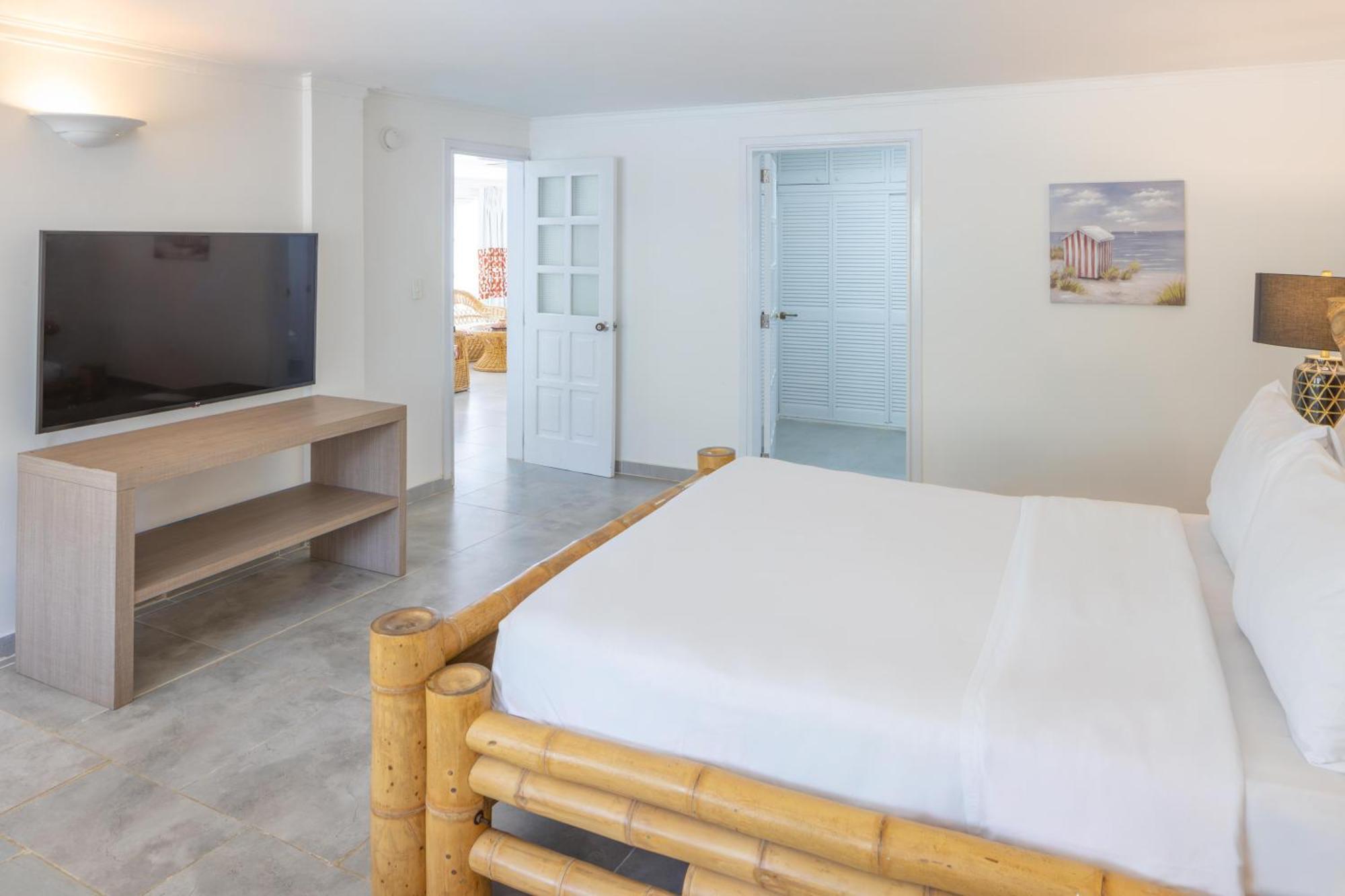 Quarto com Cama de Casal ou 2 de Solteiro