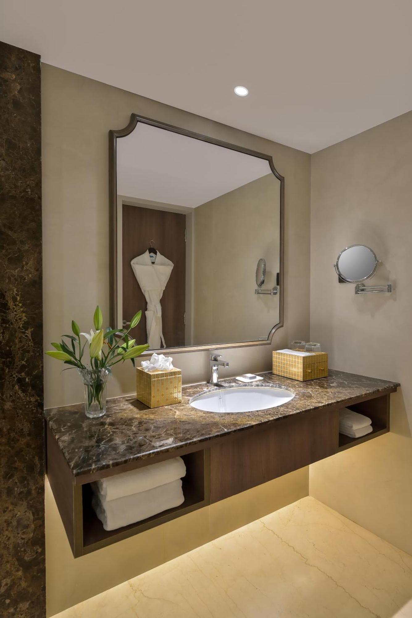 Grand Deluxe Room with Bathtub