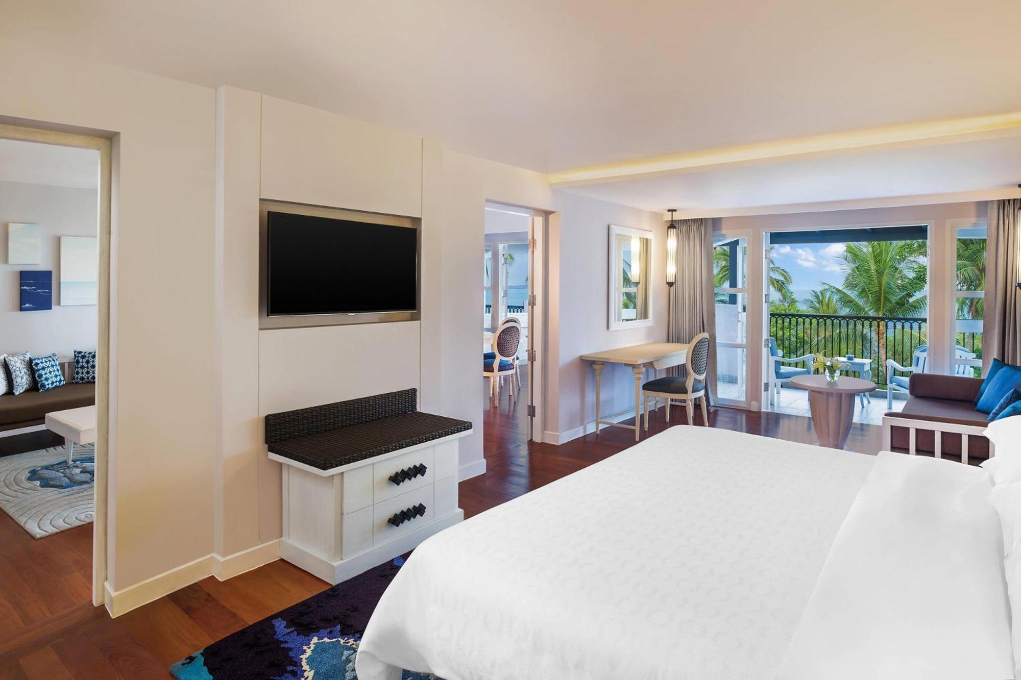 Junior Suite, 1 Bedroom Suite, 1 King, Balcony