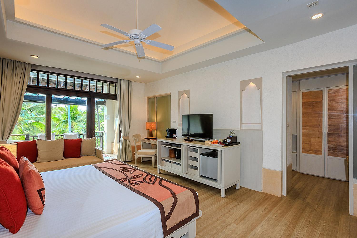 Grand Deluxe Round Trip Airport Transfer