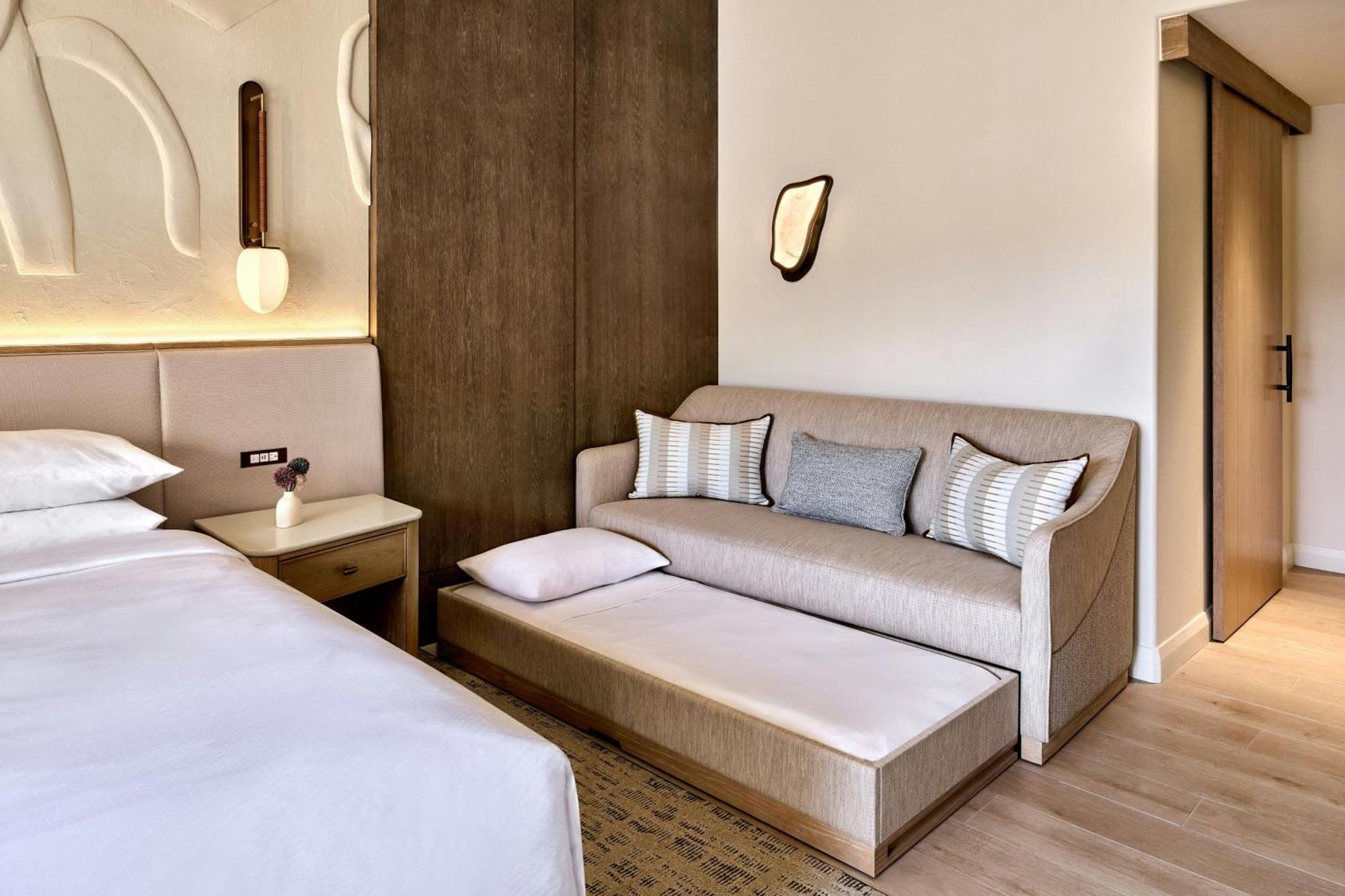 Lazy River or Golf View, Guest room, 1 King