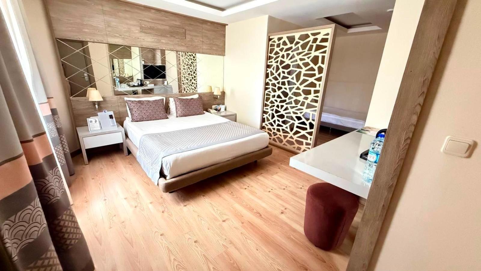 Park Villa Family Room 1