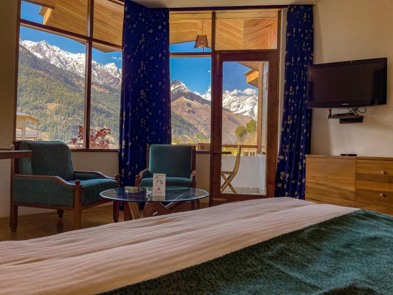 Balcony Room - Rs.500/person credit on SPA usage