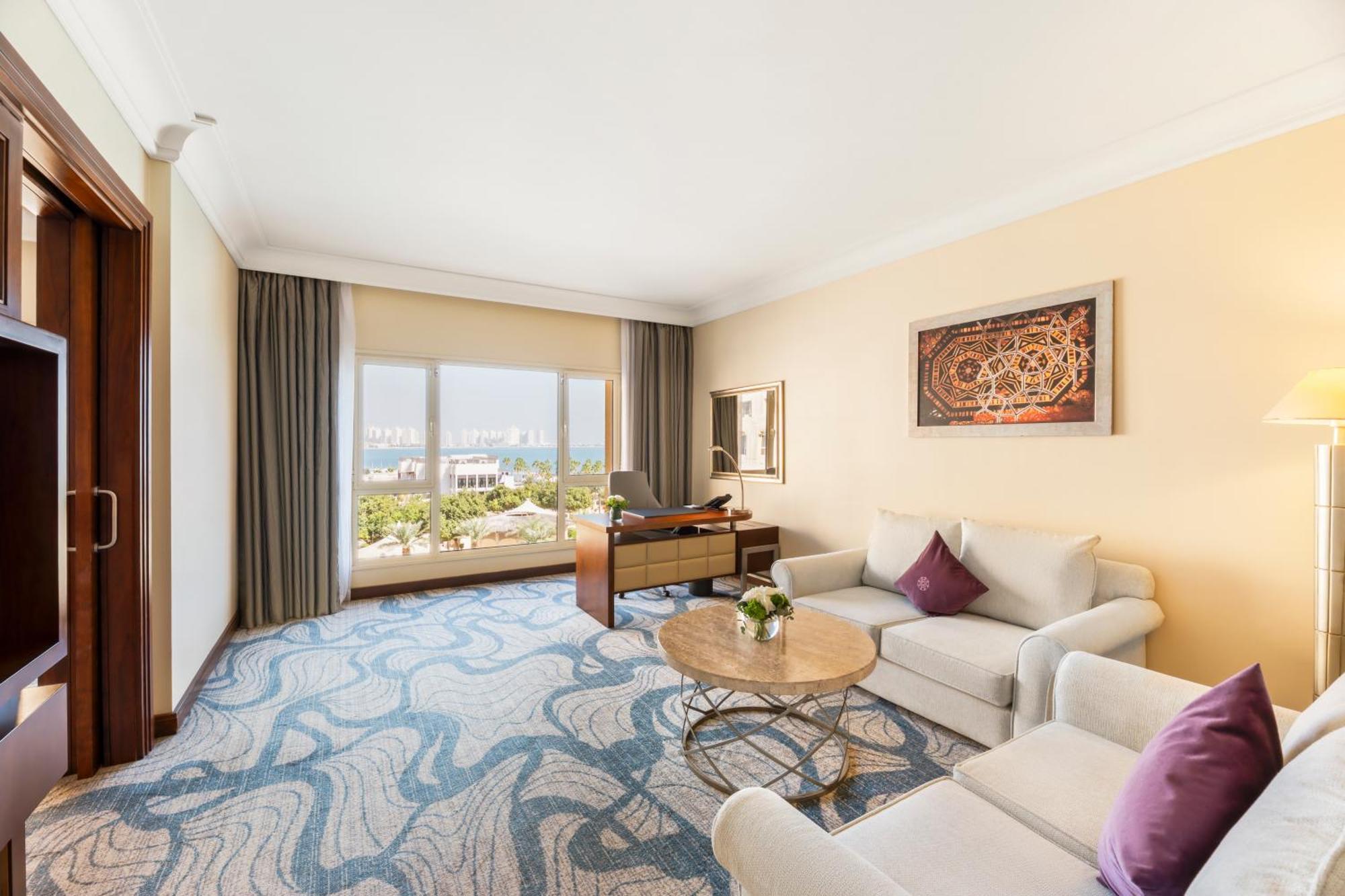Diplomatic King Suite