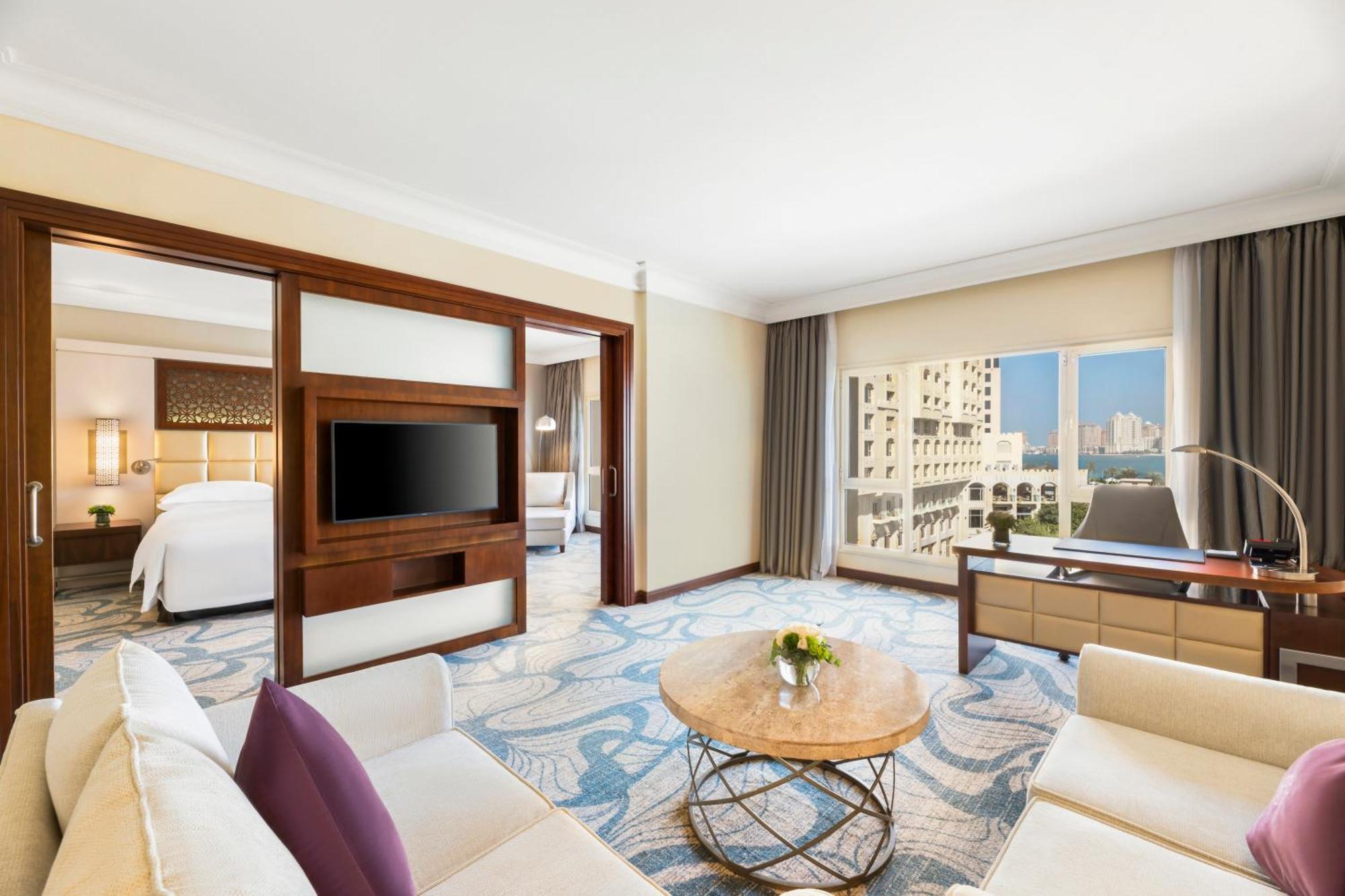 Diplomatic King Suite
