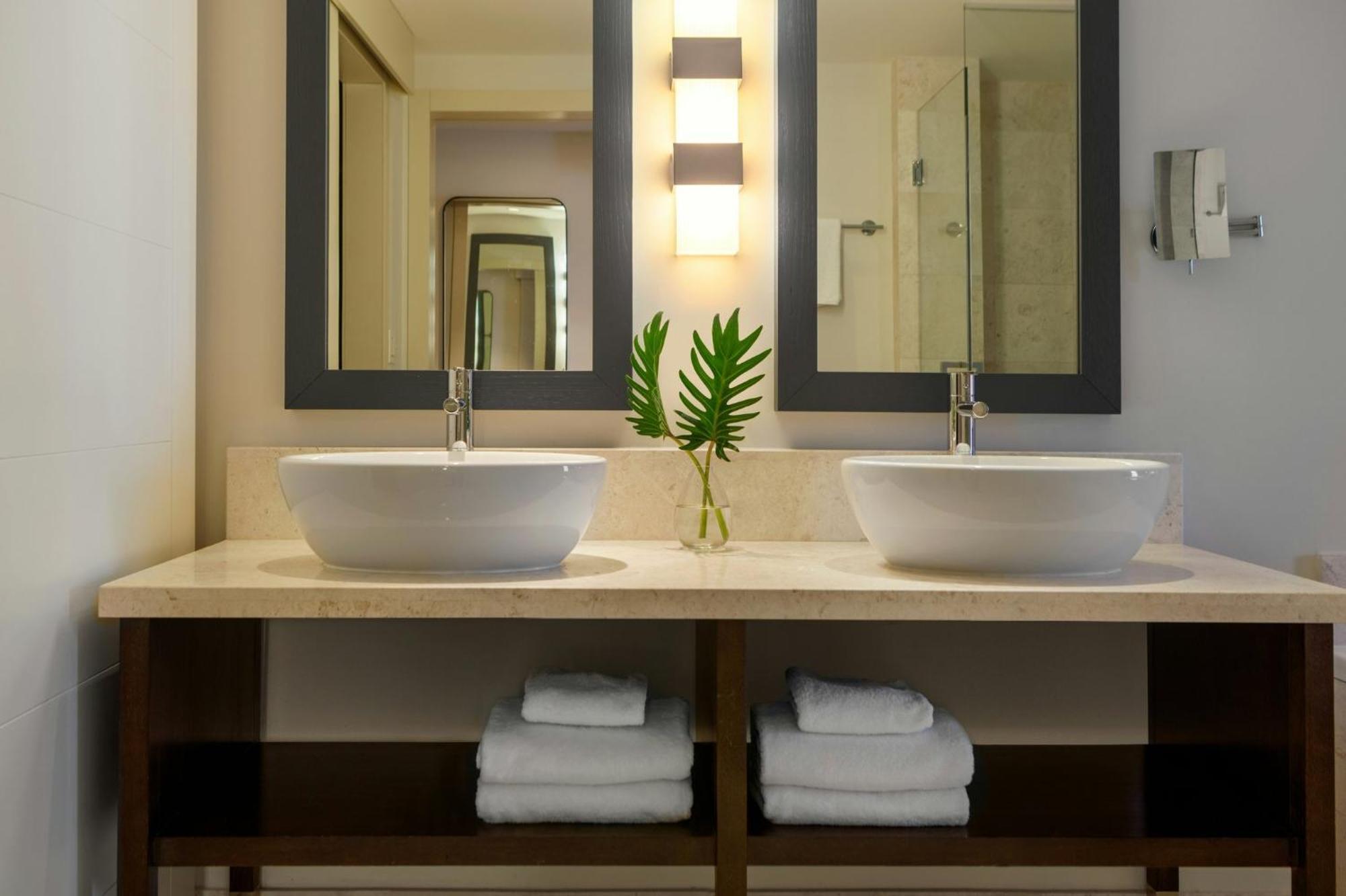 Double Room with Water View - High Floor