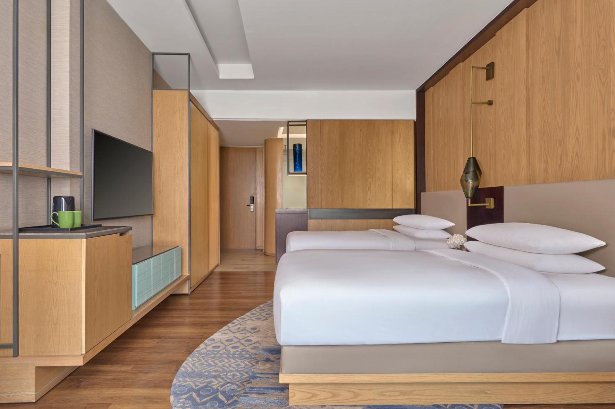 Deluxe Guest room, 1 Twin Bed, Pool View