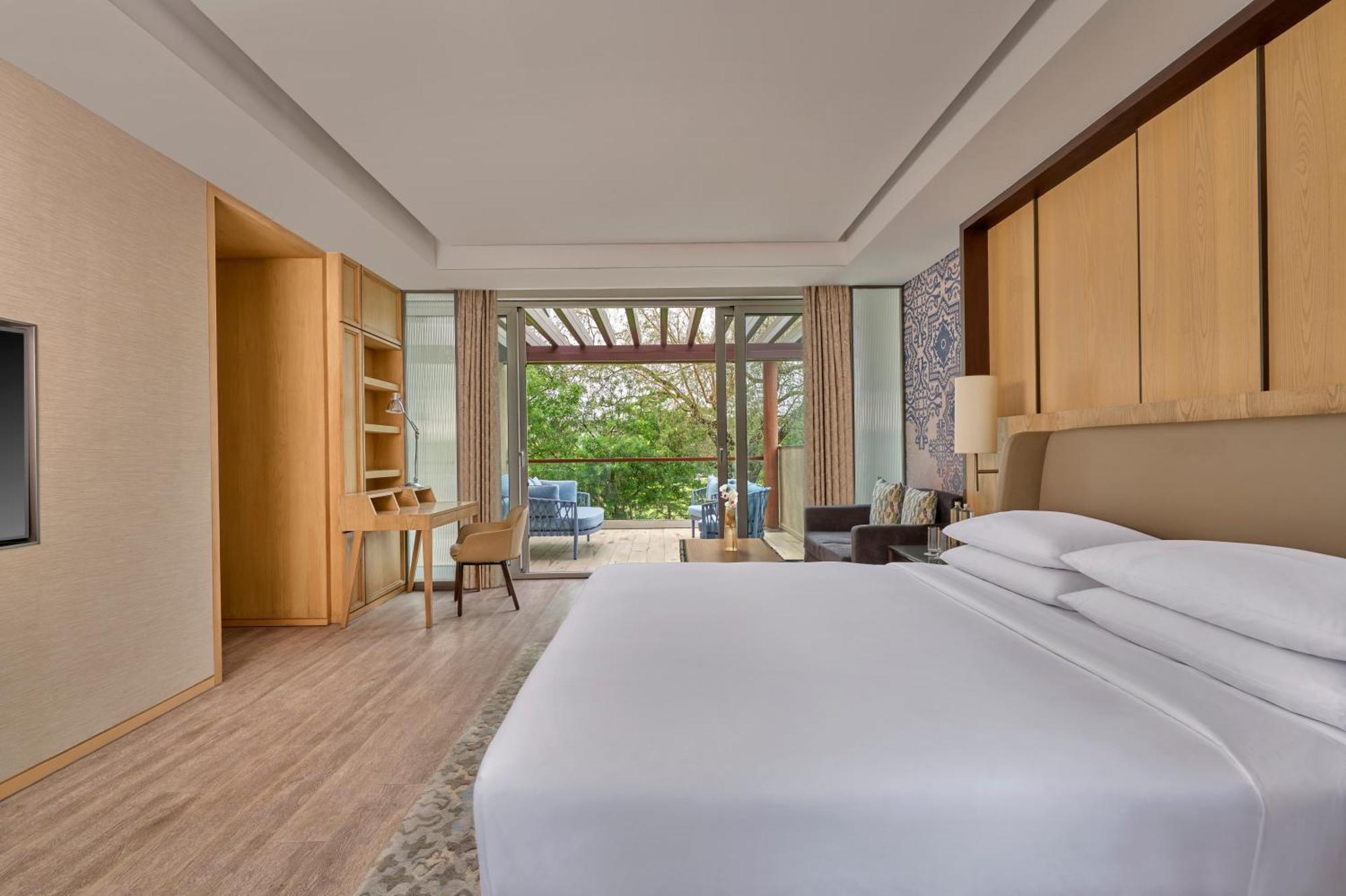 Junior Suite, 1 King, Aravali view, Terrace