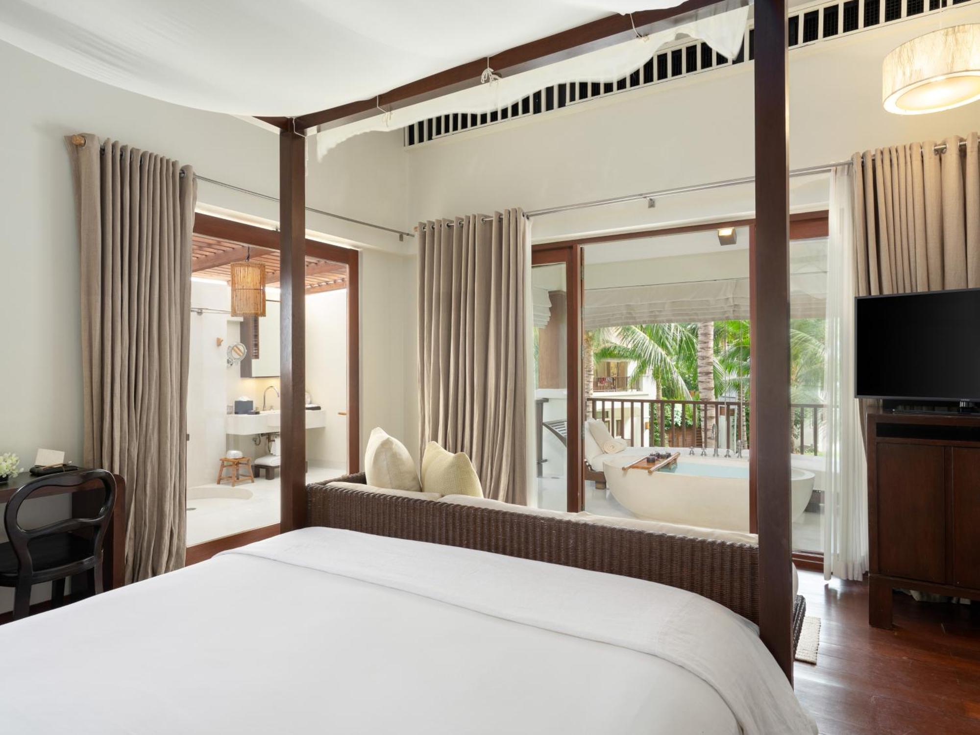 One-Bedroom Duplex Pool Villa Suite