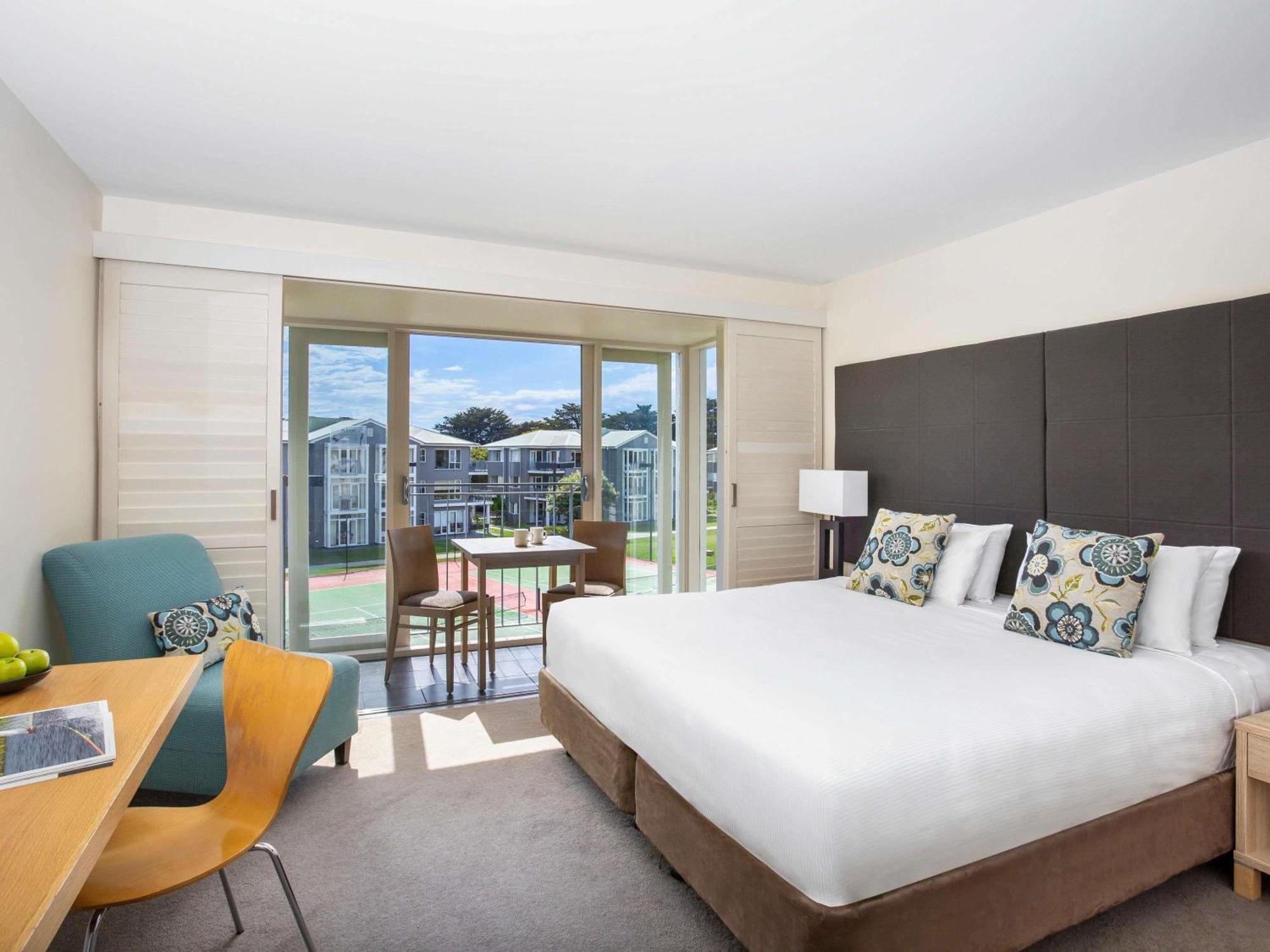 Two-Bedroom Dual Key with Garden View