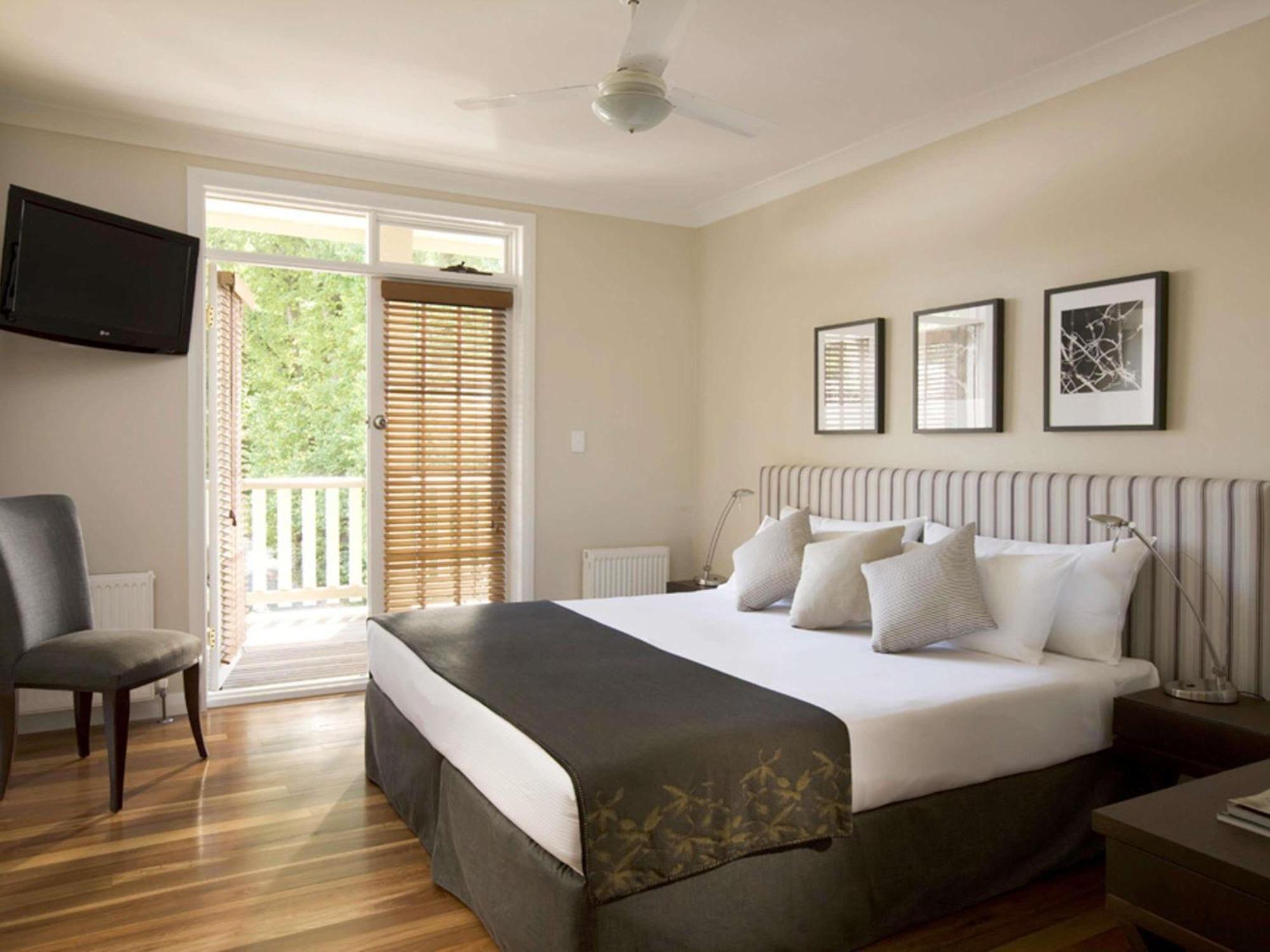 Elms Balcony Room